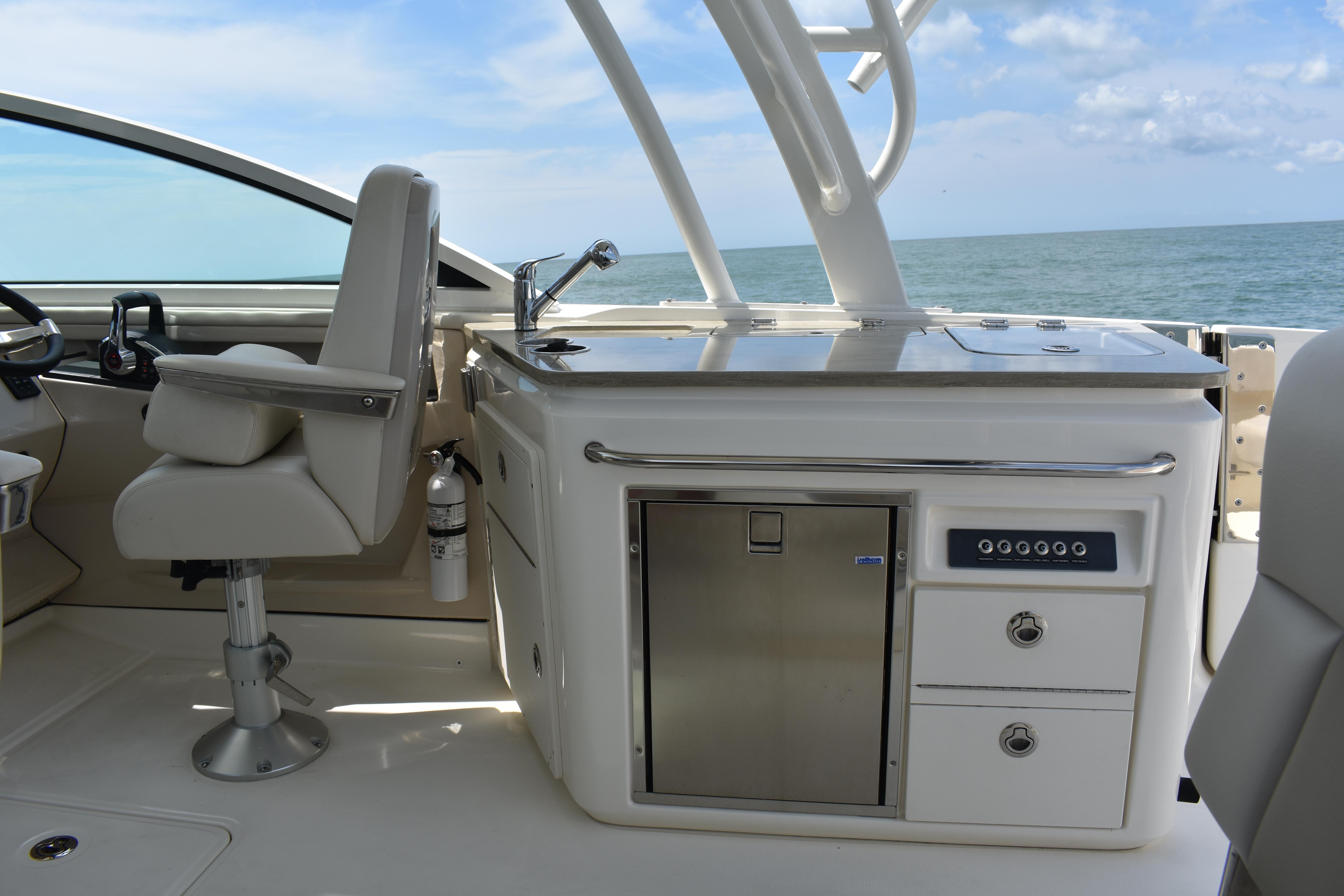 2023-boston-whaler-320-vantage-power-9856995-20250707123128689-1