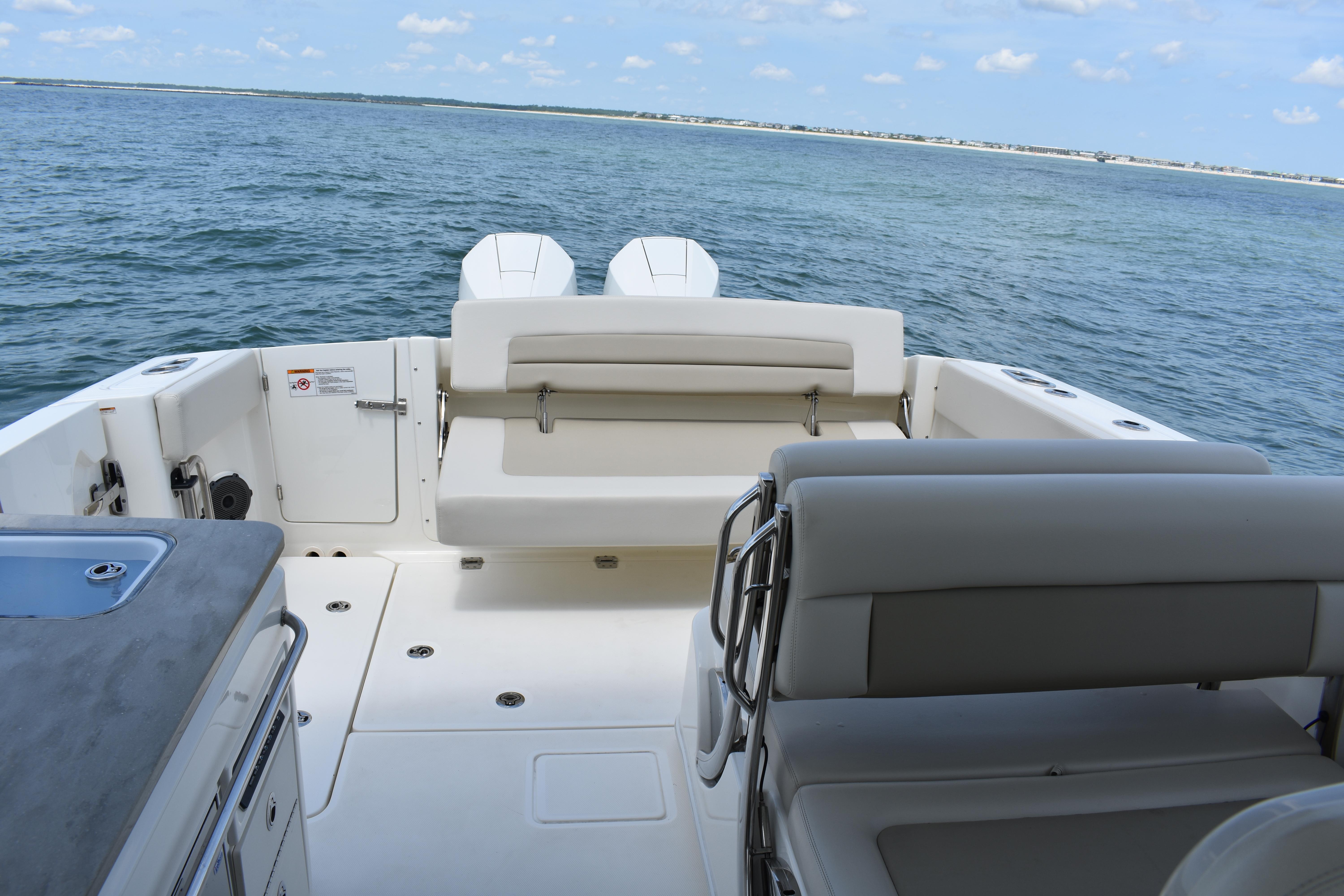 2023-boston-whaler-320-vantage-power-9856995-20250707123140001-1