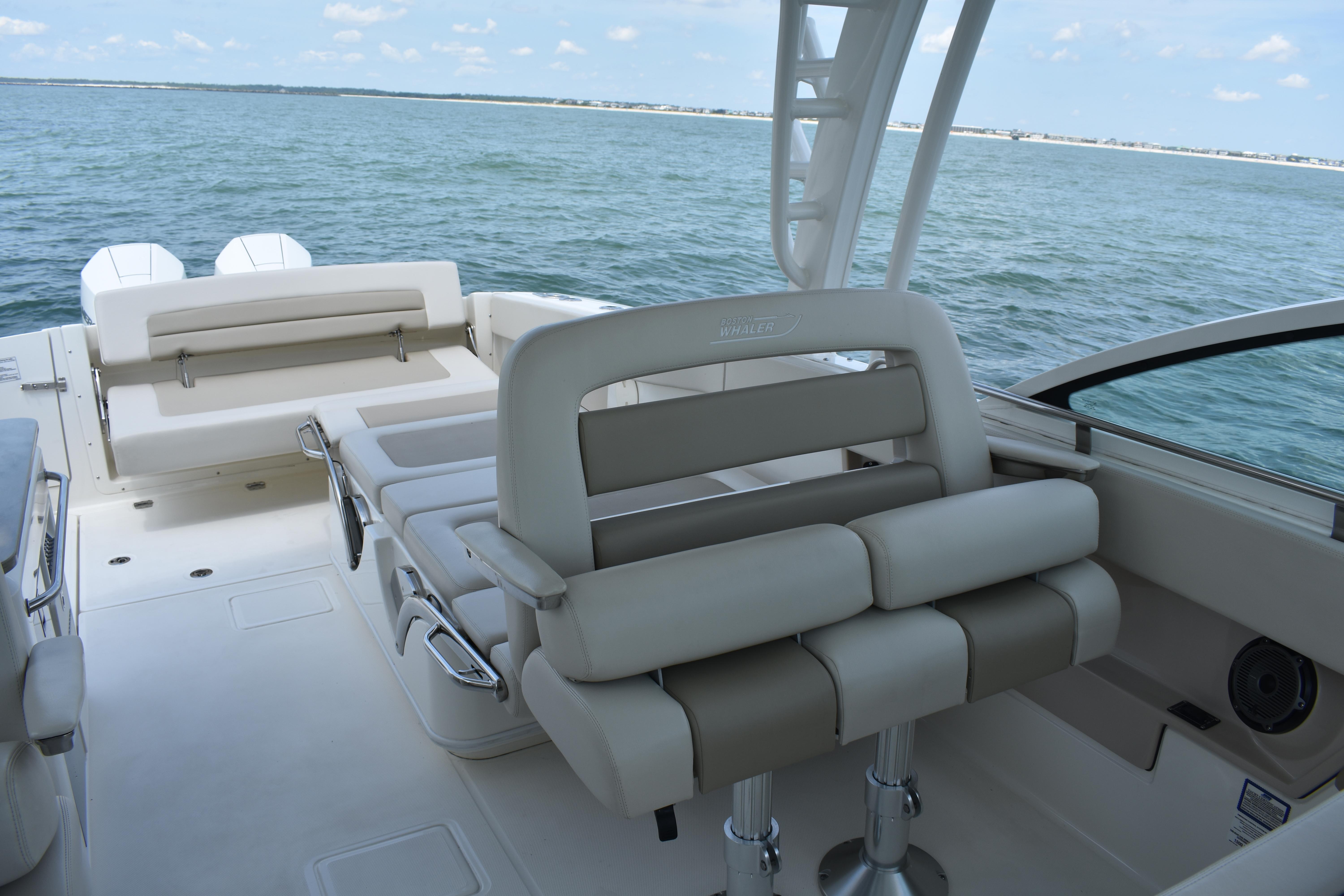 2023-boston-whaler-320-vantage-power-9856995-20250707123151867-1