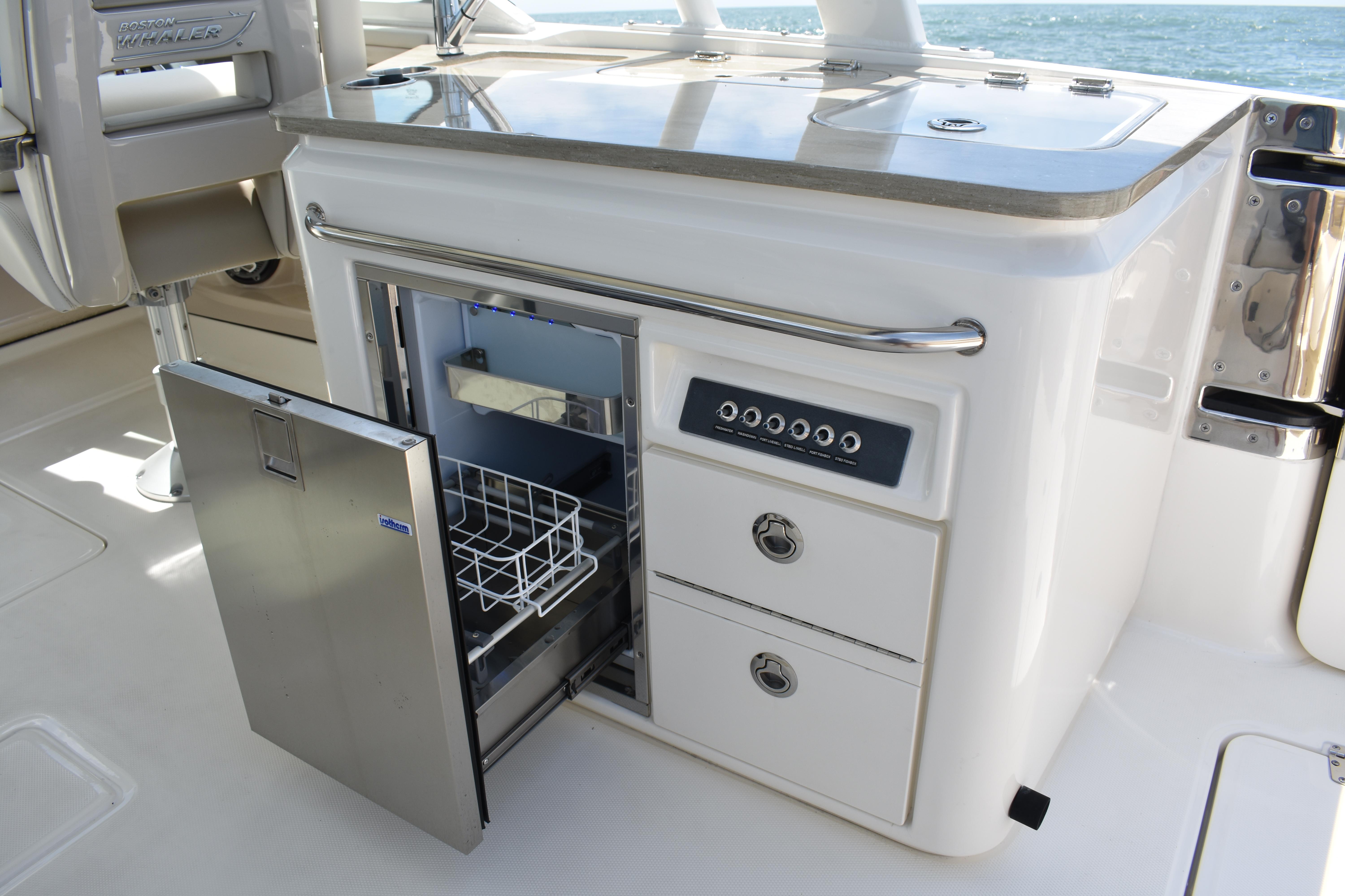 2023-boston-whaler-320-vantage-power-9856995-20250707123226350-1