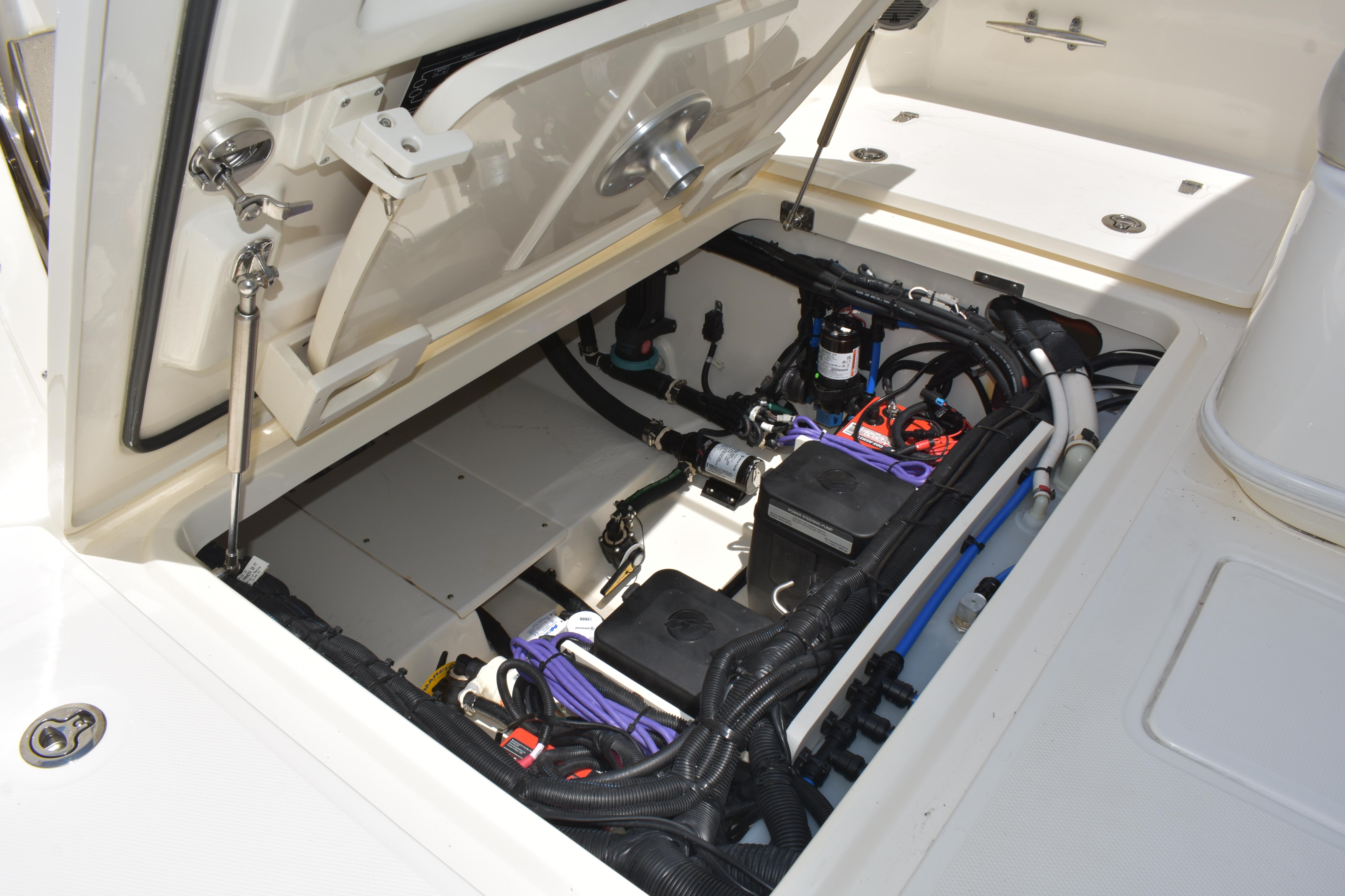 2023-boston-whaler-320-vantage-power-9856995-20250707123230725-1