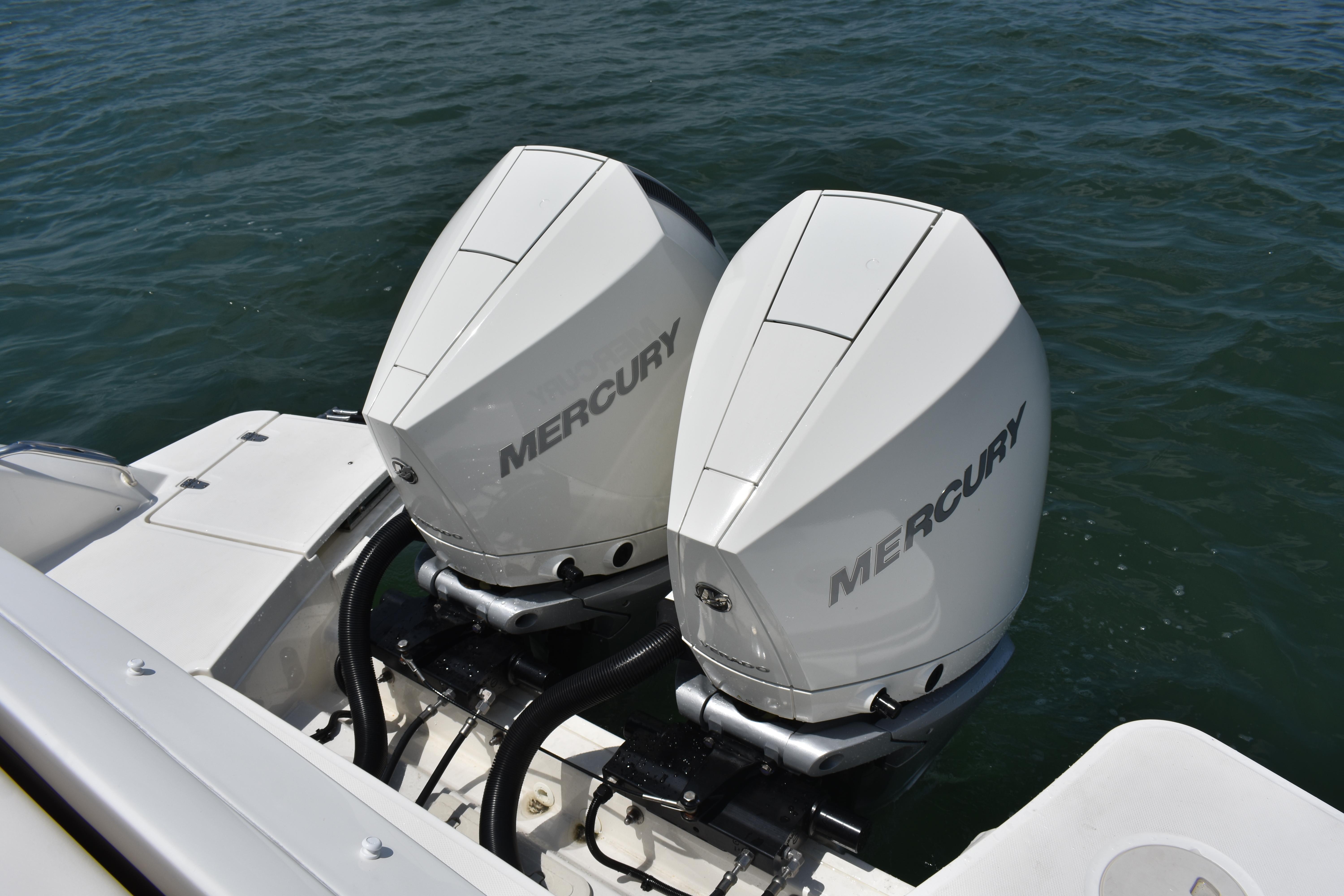 2023-boston-whaler-320-vantage-power-9856995-20250707123238959-1