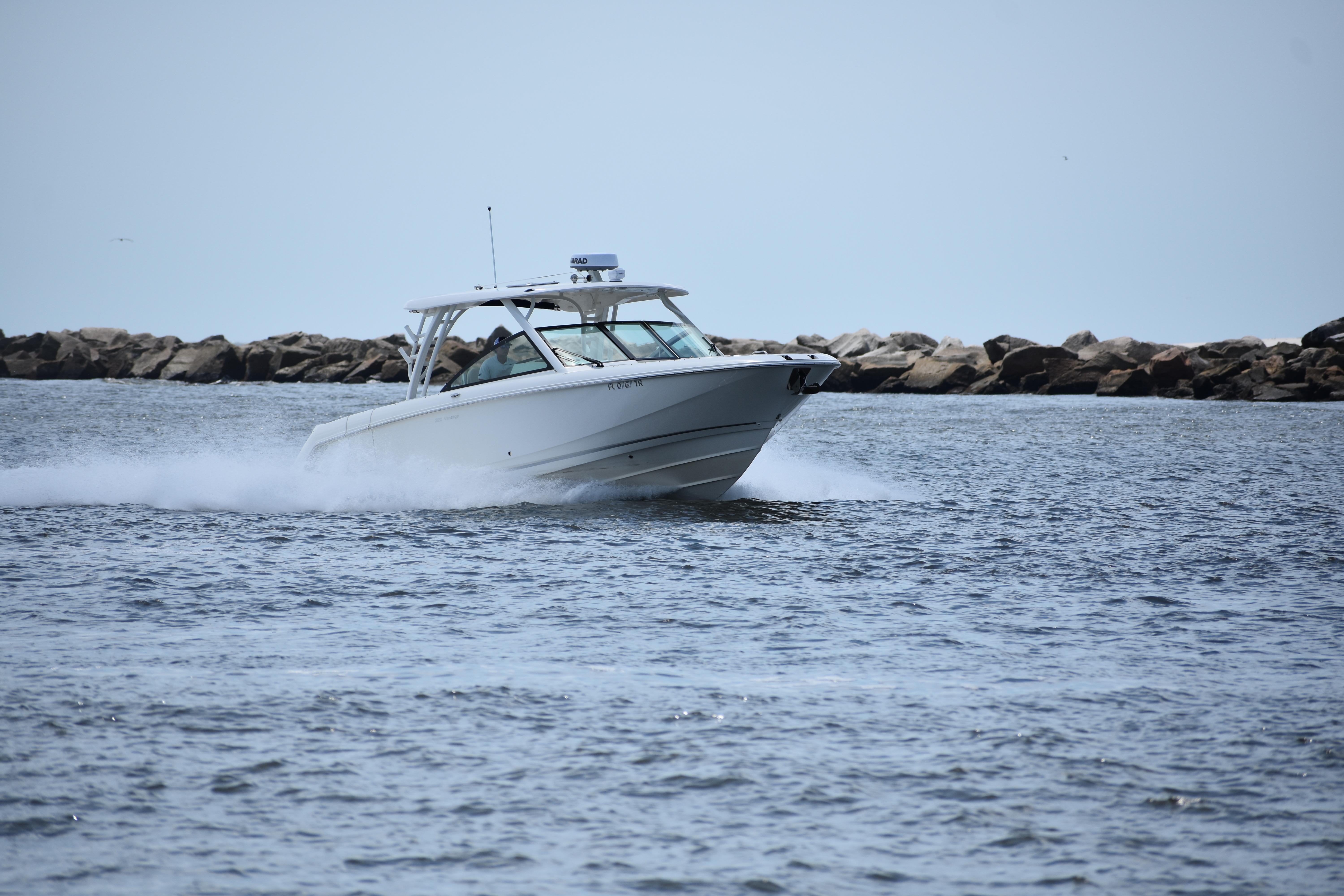 2023-boston-whaler-320-vantage-power-9856995-20250707123405333-1