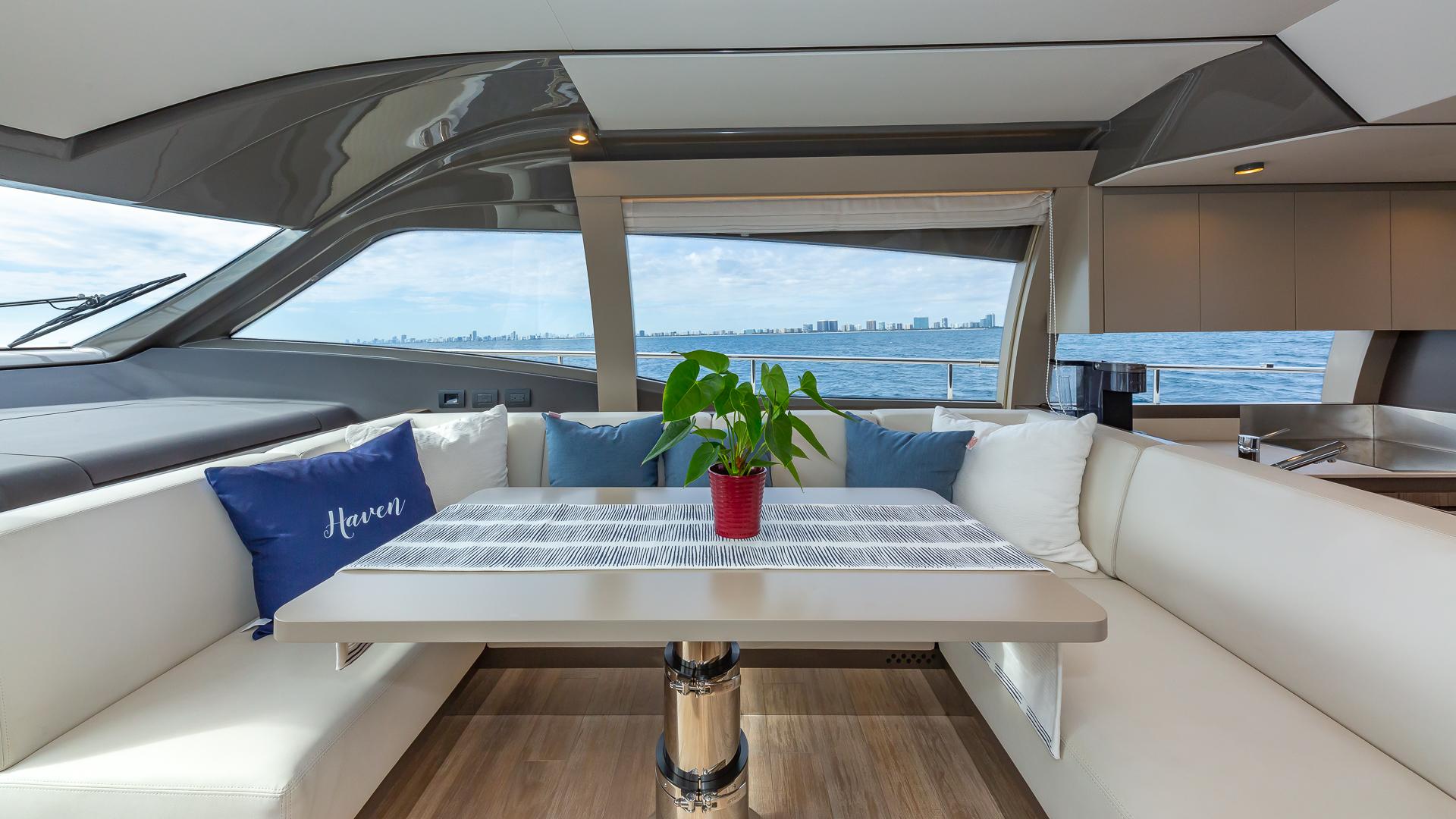 Ferretti 55 HAVEN - Dinette