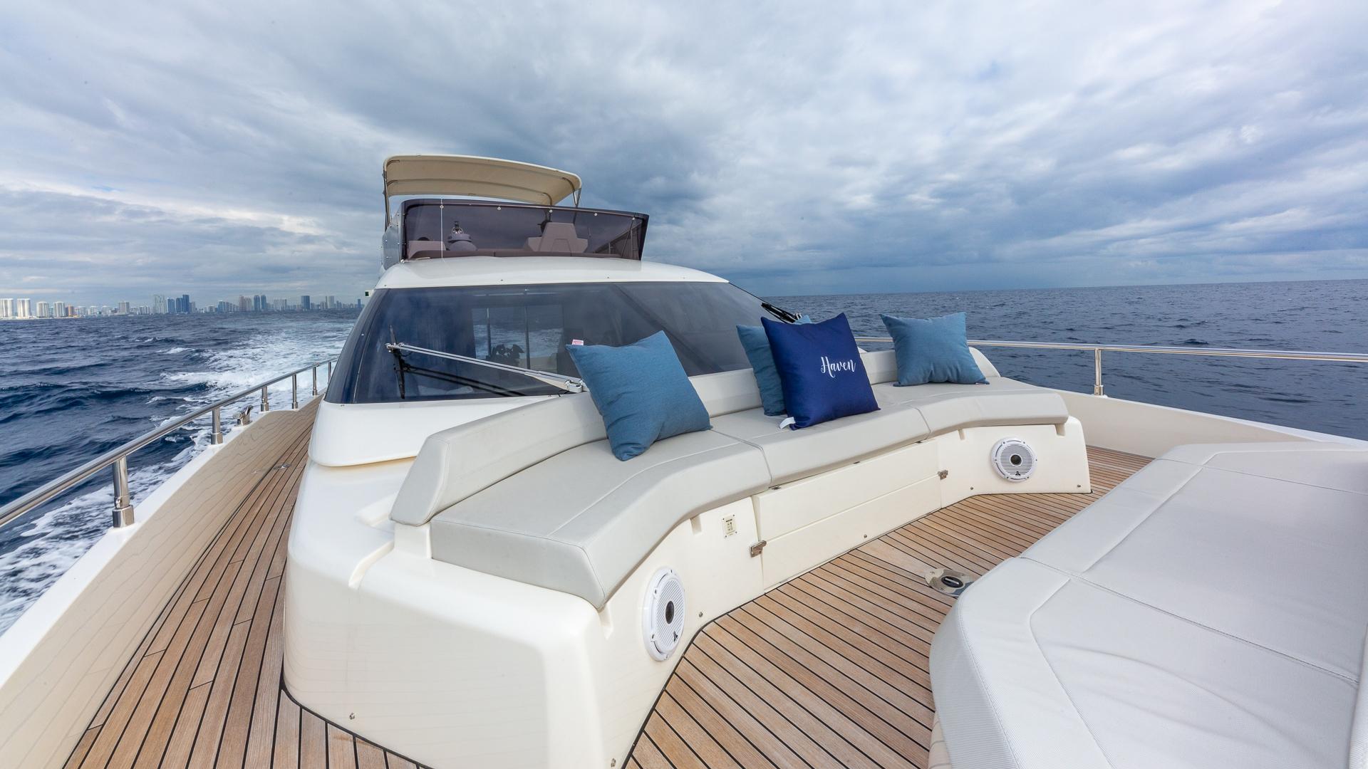 Ferretti 55 HAVEN - Bow Seating