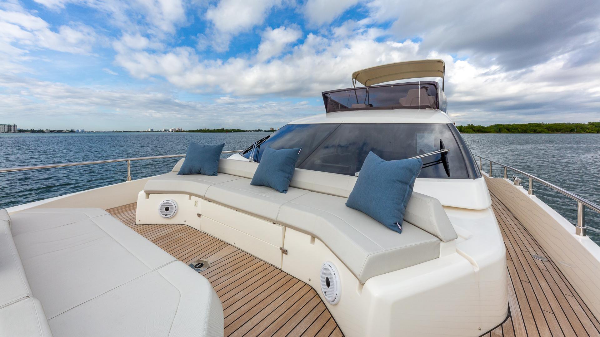 Ferretti 55 HAVEN - Bow Seating