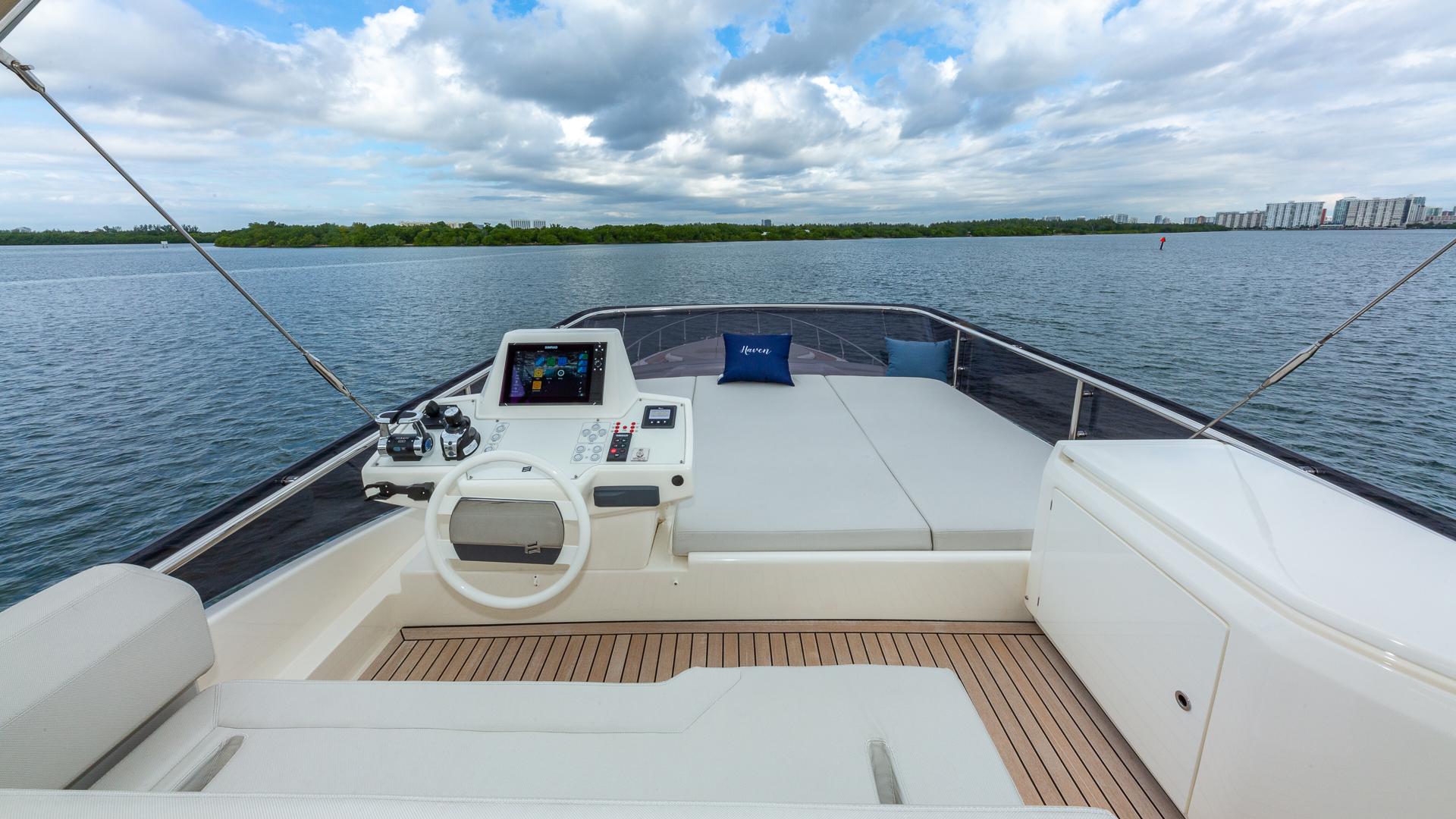 Ferretti 55 HAVEN - Flybridge Helm