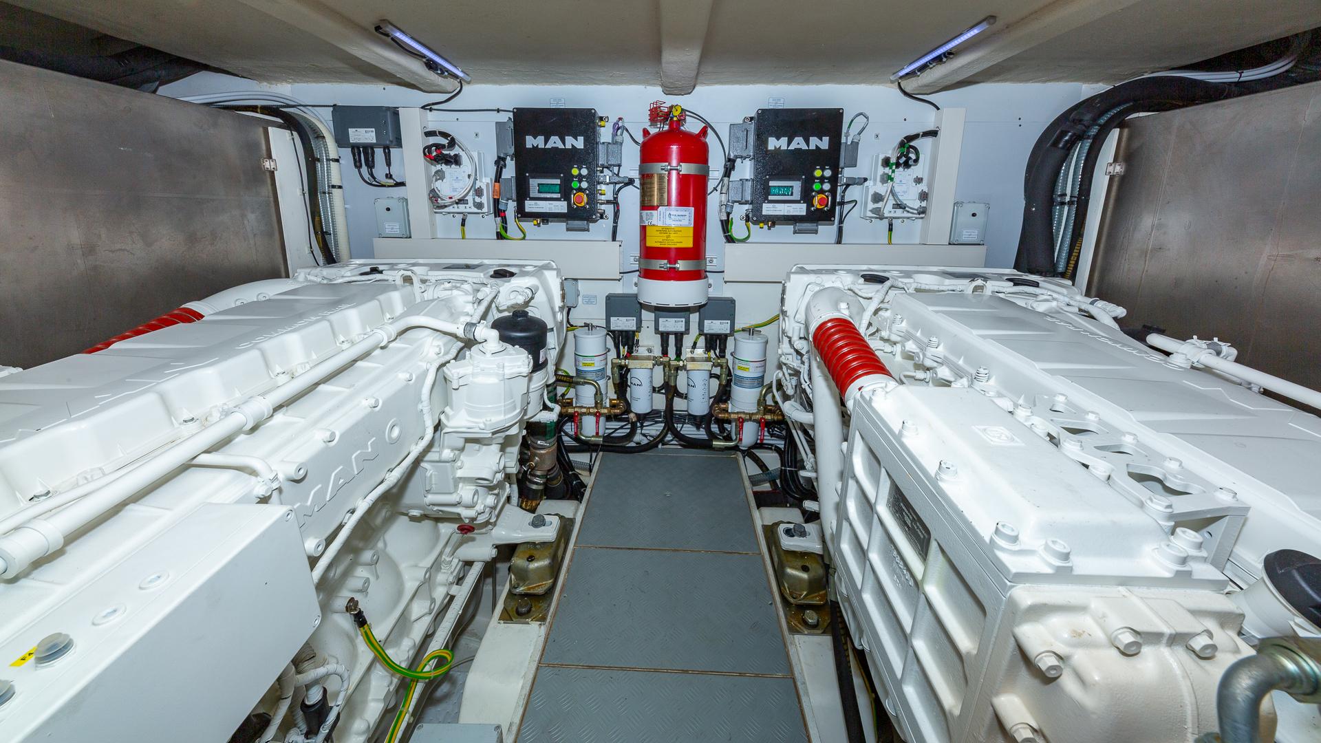 Ferretti 55 HAVEN - Engine Room