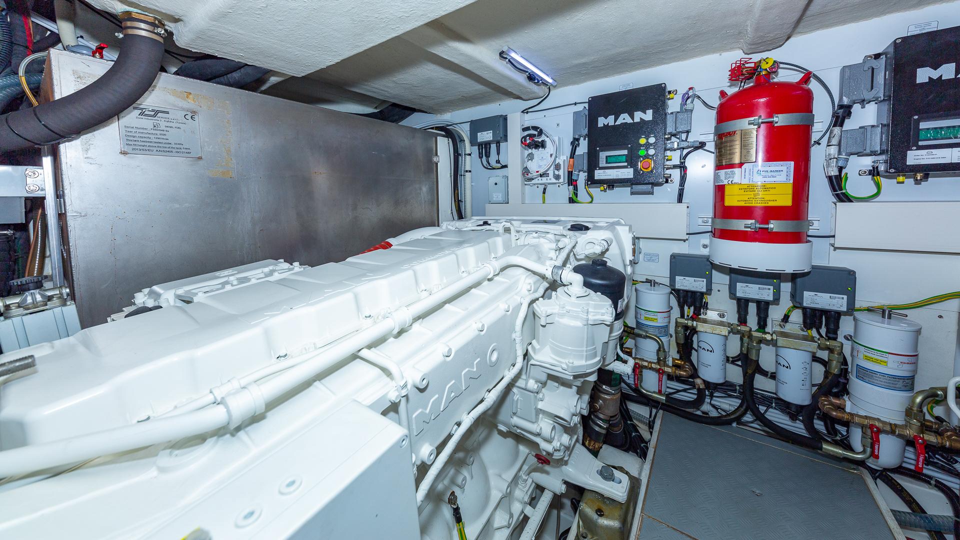 Ferretti 55 HAVEN - Engine Room