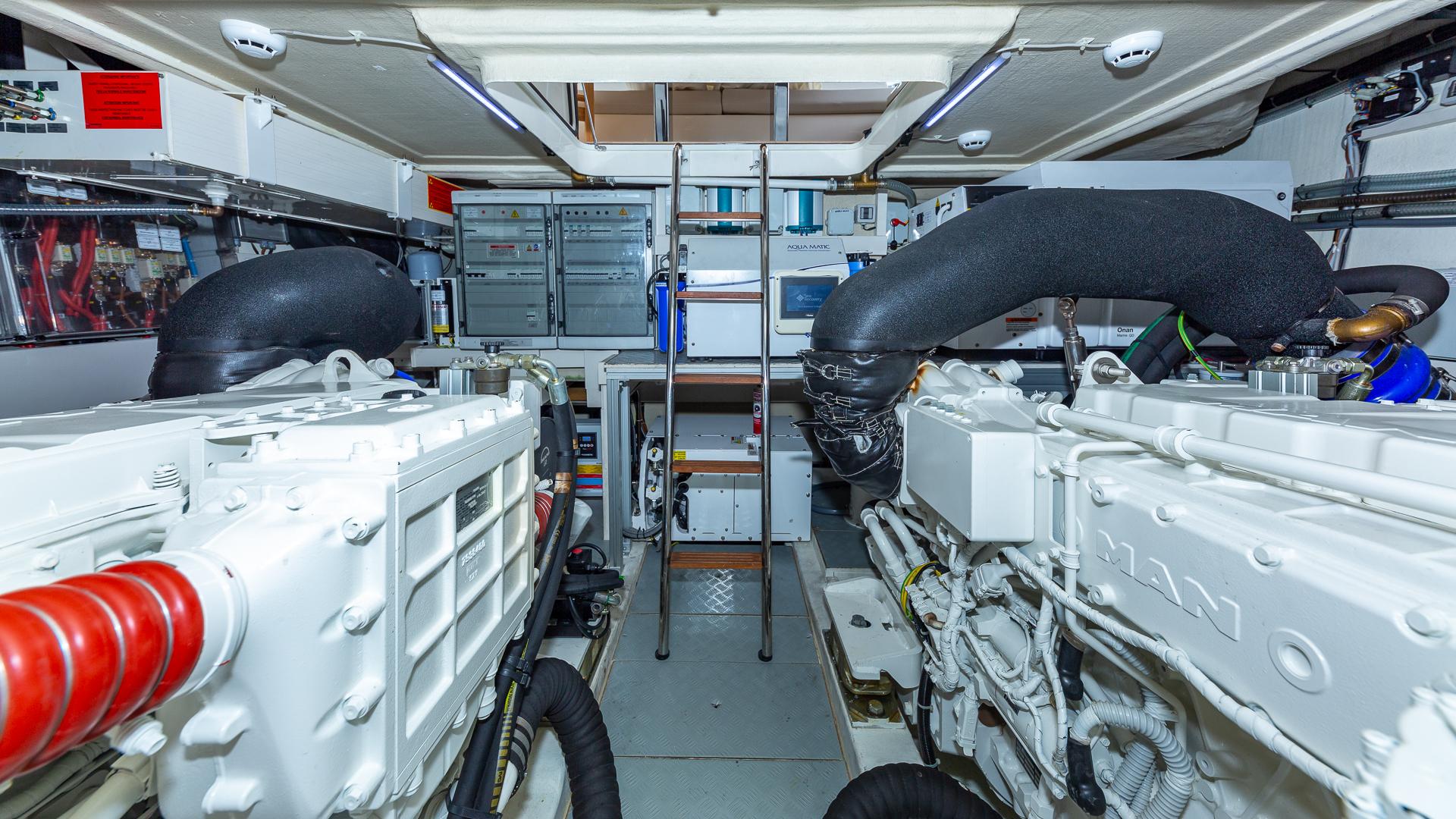 Ferretti 55 HAVEN - Engine Room