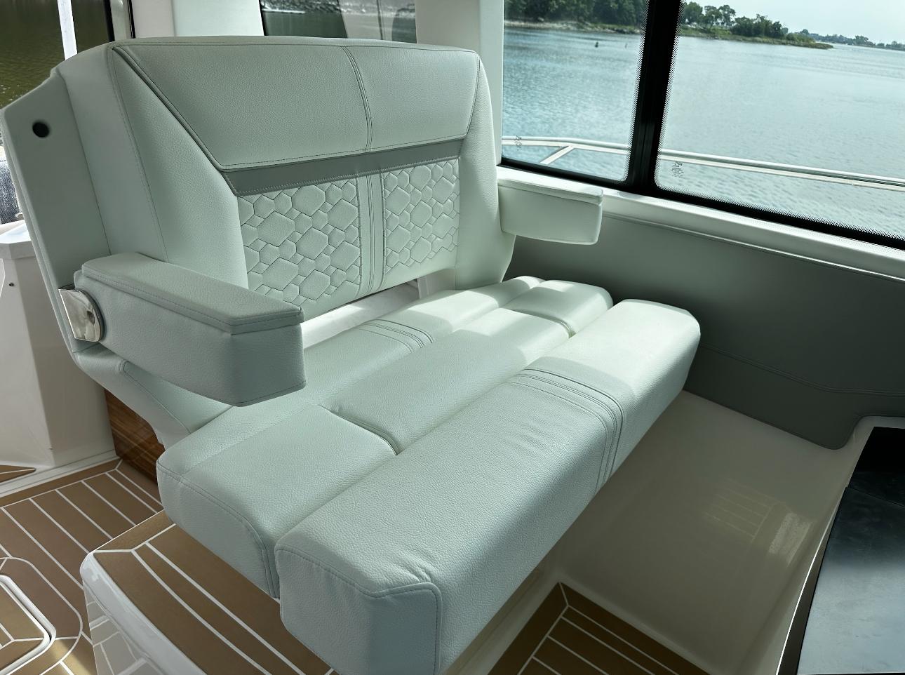 2024 Tiara Yachts 43 LE