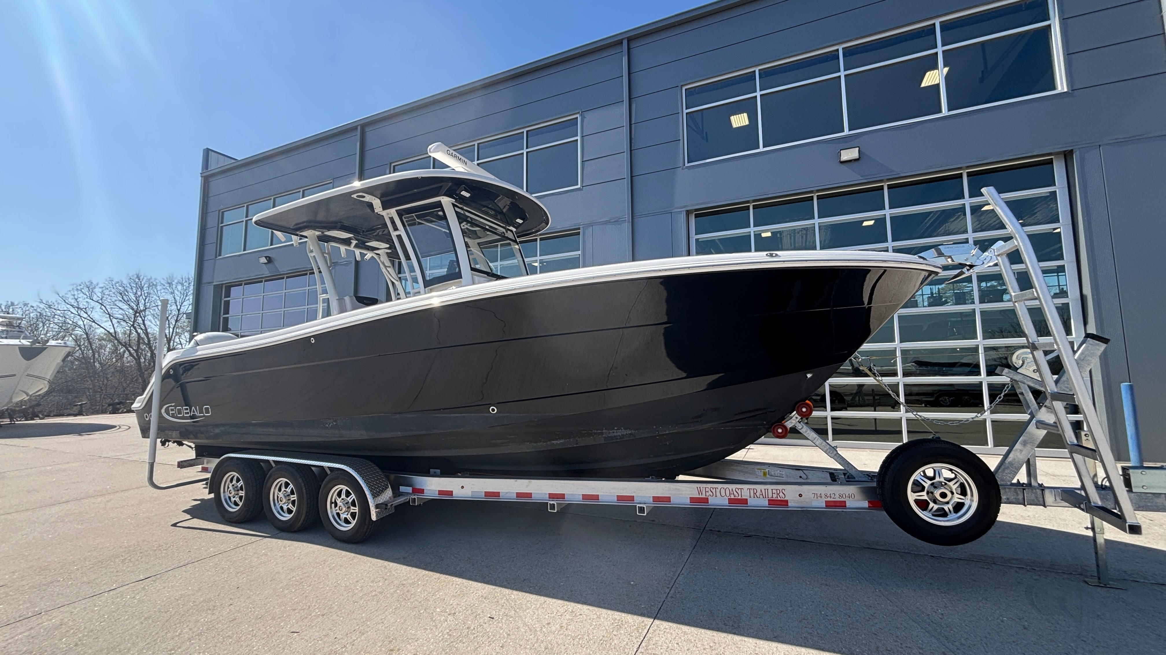 2021-robalo-r302-center-console-power-9750710-20250408071017718-1_XLARGE