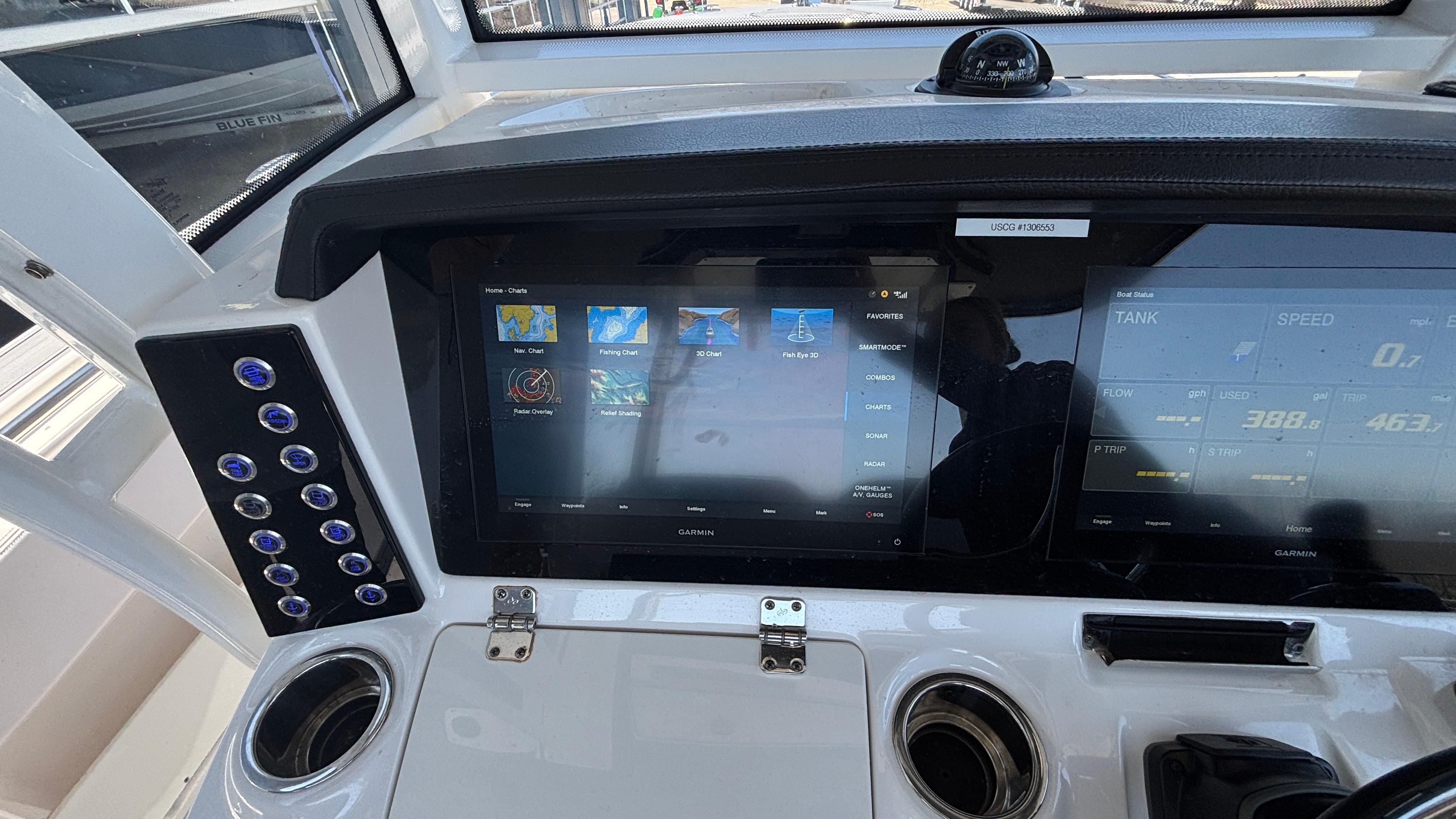 2021-robalo-r302-center-console-power-9750710-20250408071155793-1_XLARGE