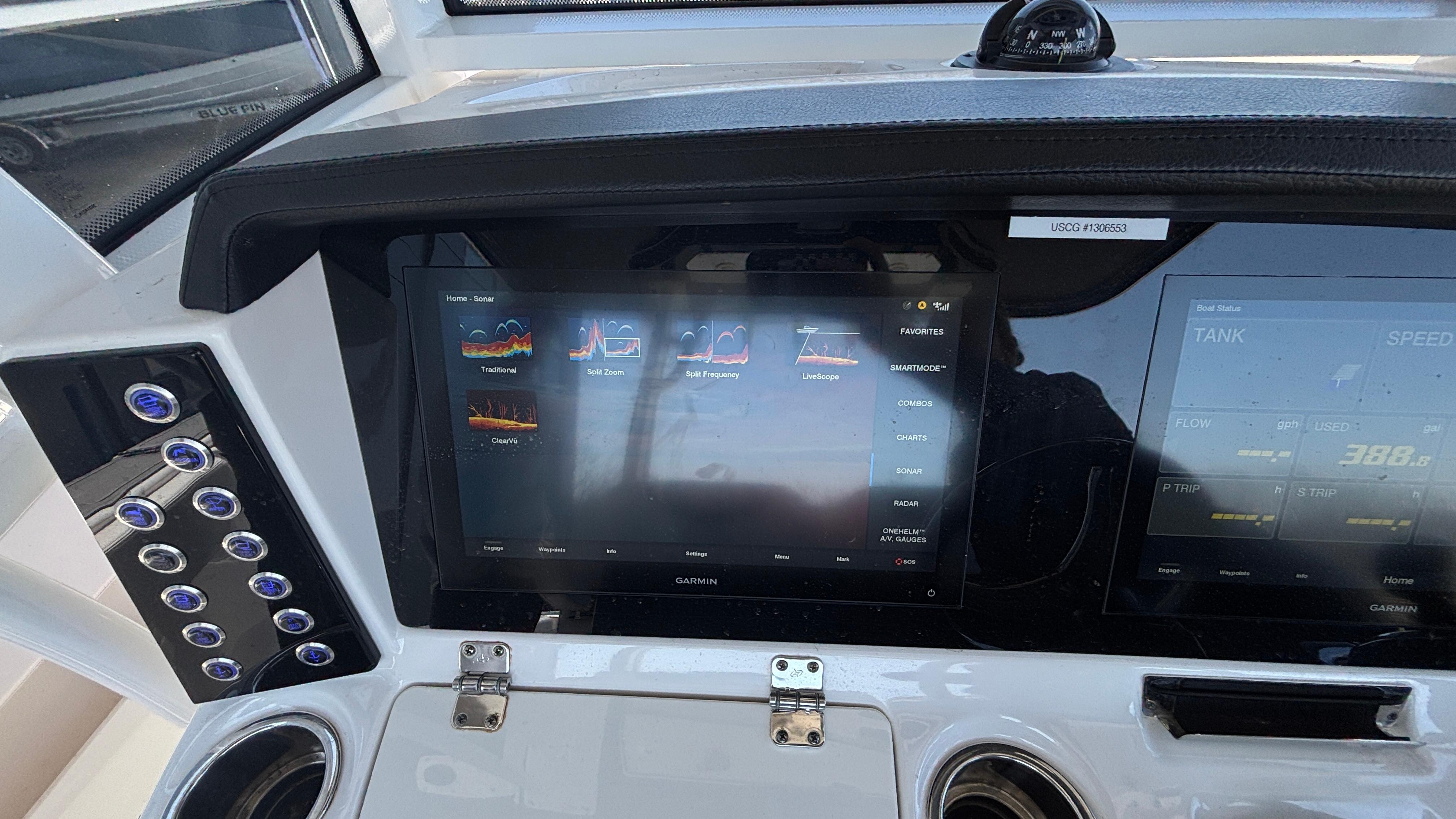 2021-robalo-r302-center-console-power-9750710-20250408071158879-1_XLARGE
