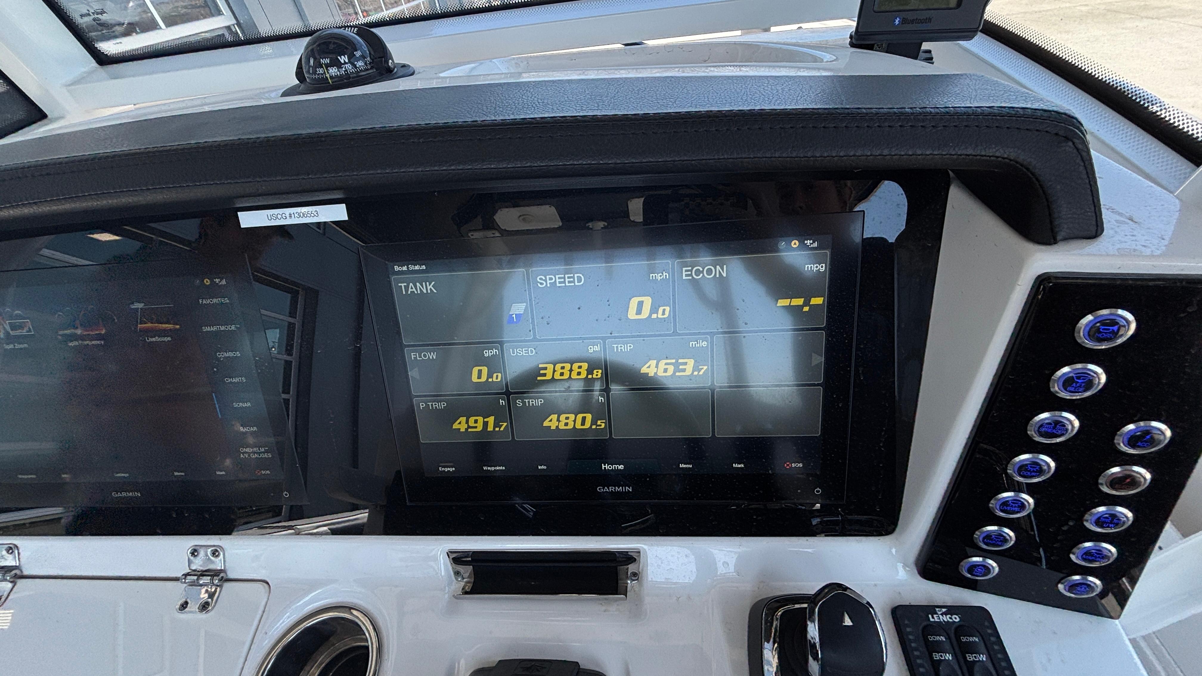 2021-robalo-r302-center-console-power-9750710-20250408071208470-1_XLARGE