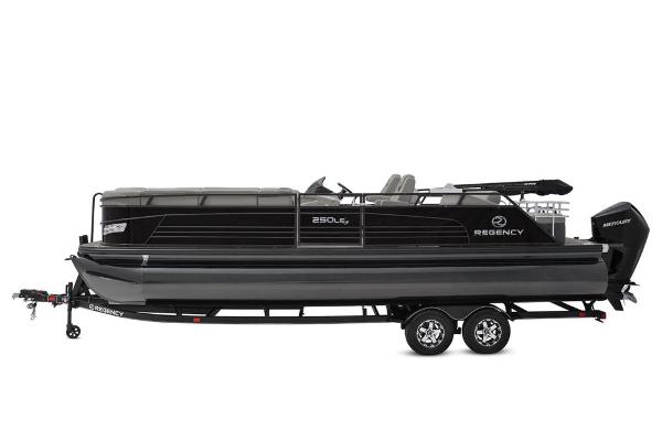 2022 Regency boat for sale, model of the boat is 250 LE3 Sport & Image # 14 of 87