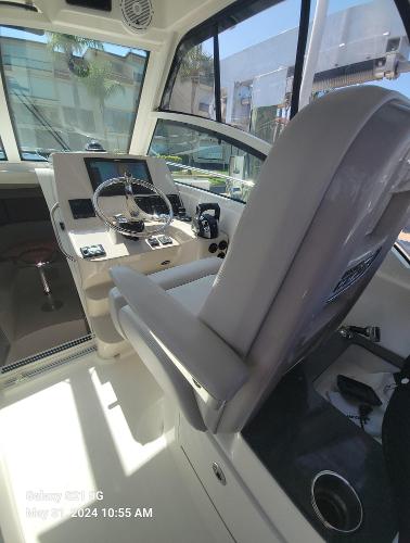 28' Boston Whaler, Listing Number 100916695, - Photo No. 12