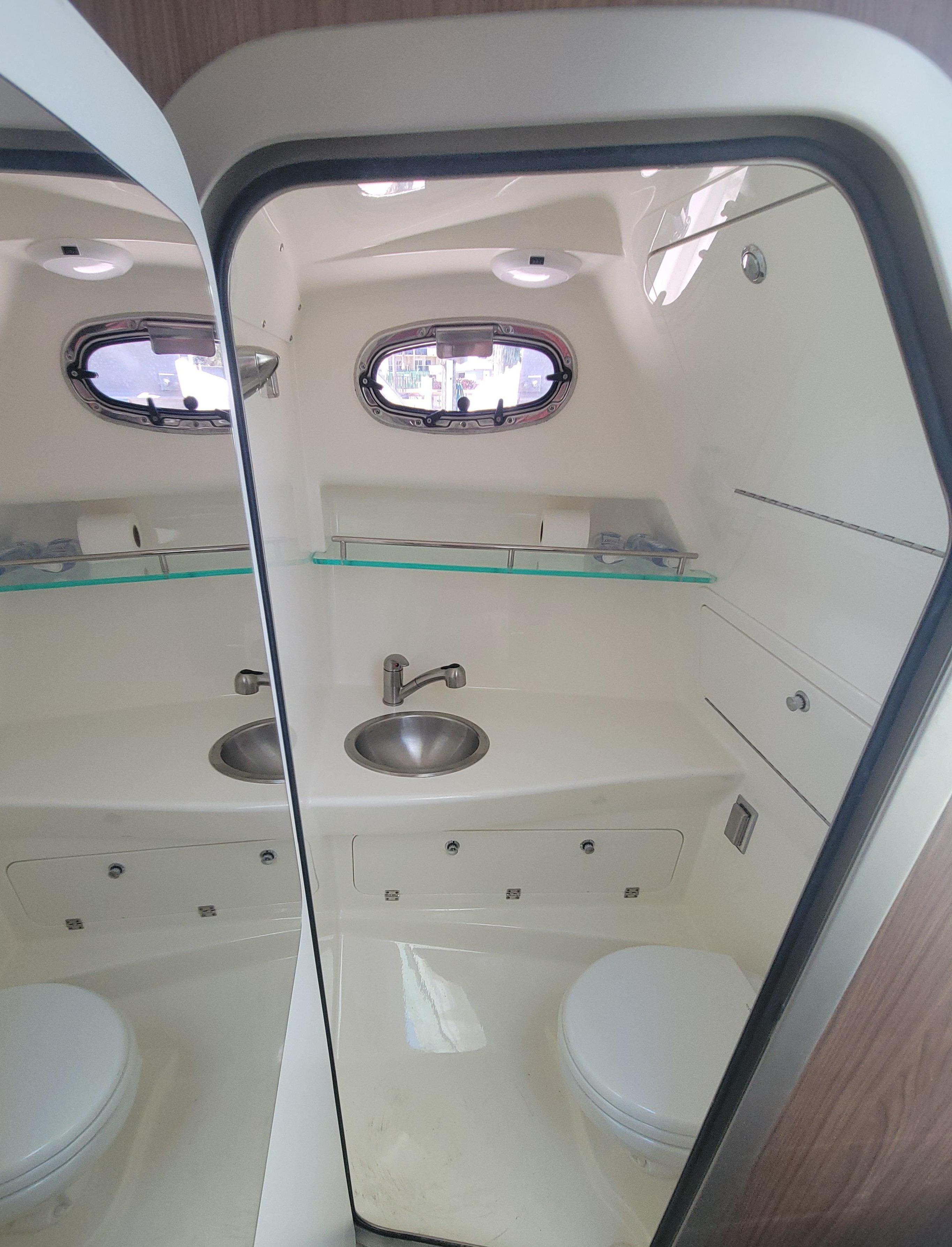 2021-boston-whaler-285-conquest-power-9410721-20250506074041445-1_XLARGE