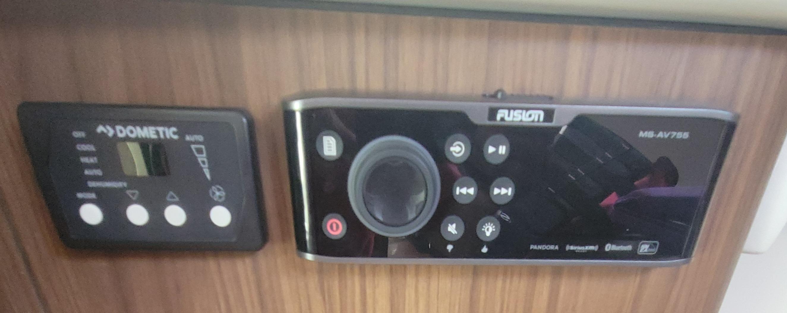 2021-boston-whaler-285-conquest-power-9410721-20250506074044435-1_XLARGE
