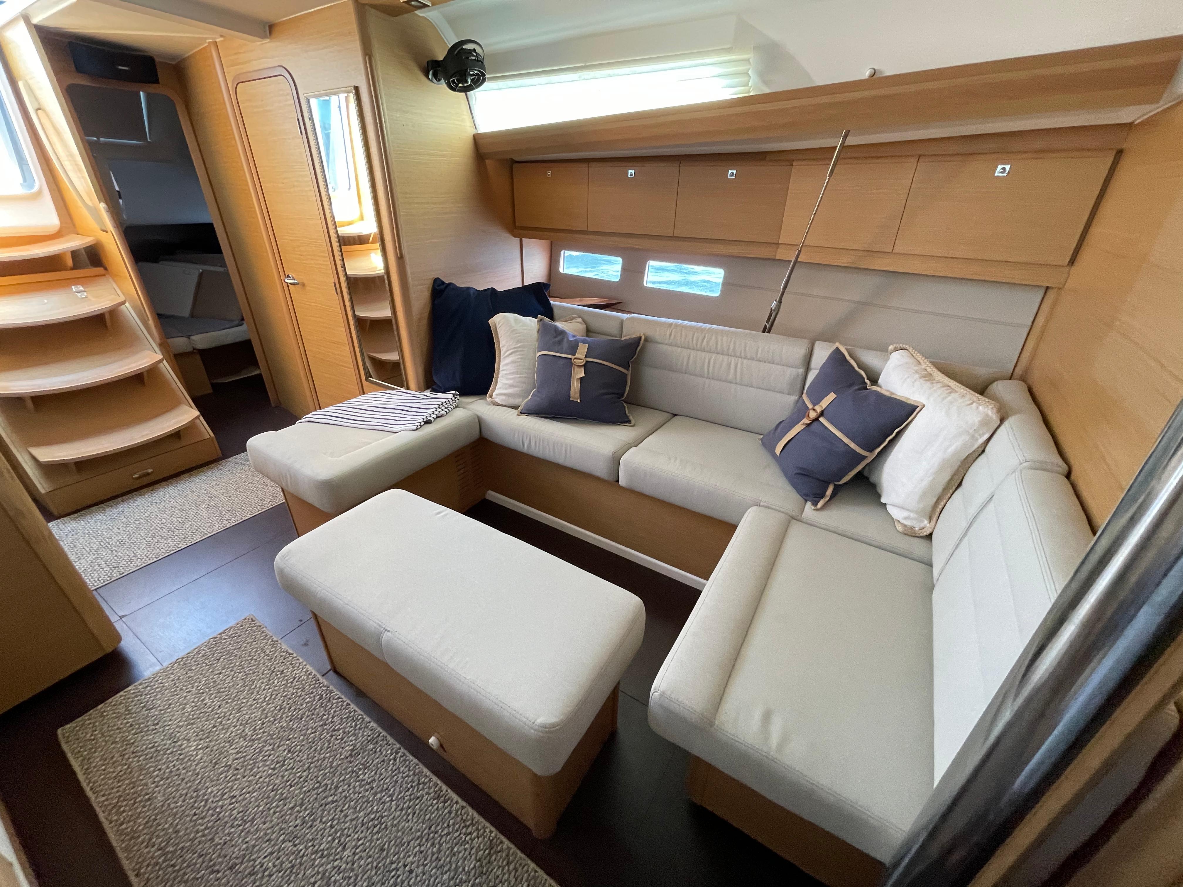 Serenity Yacht Photos Pics Salon Settee