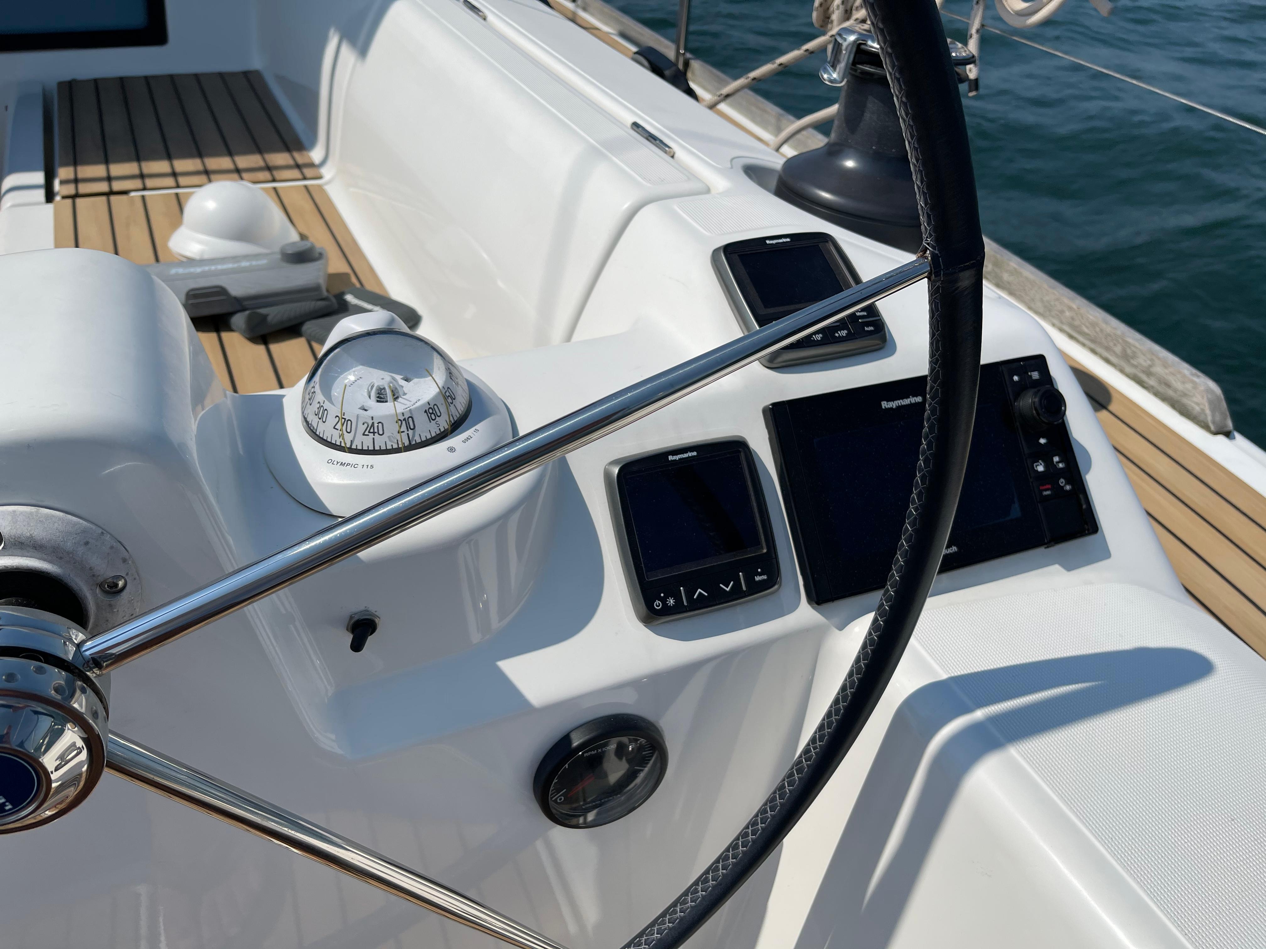 Serenity Yacht Photos Pics Stb Helm Electronics