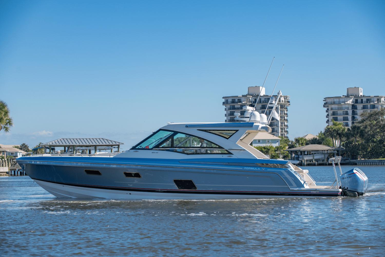 430 All Sport Crossover - Luxury 43 ft Boat