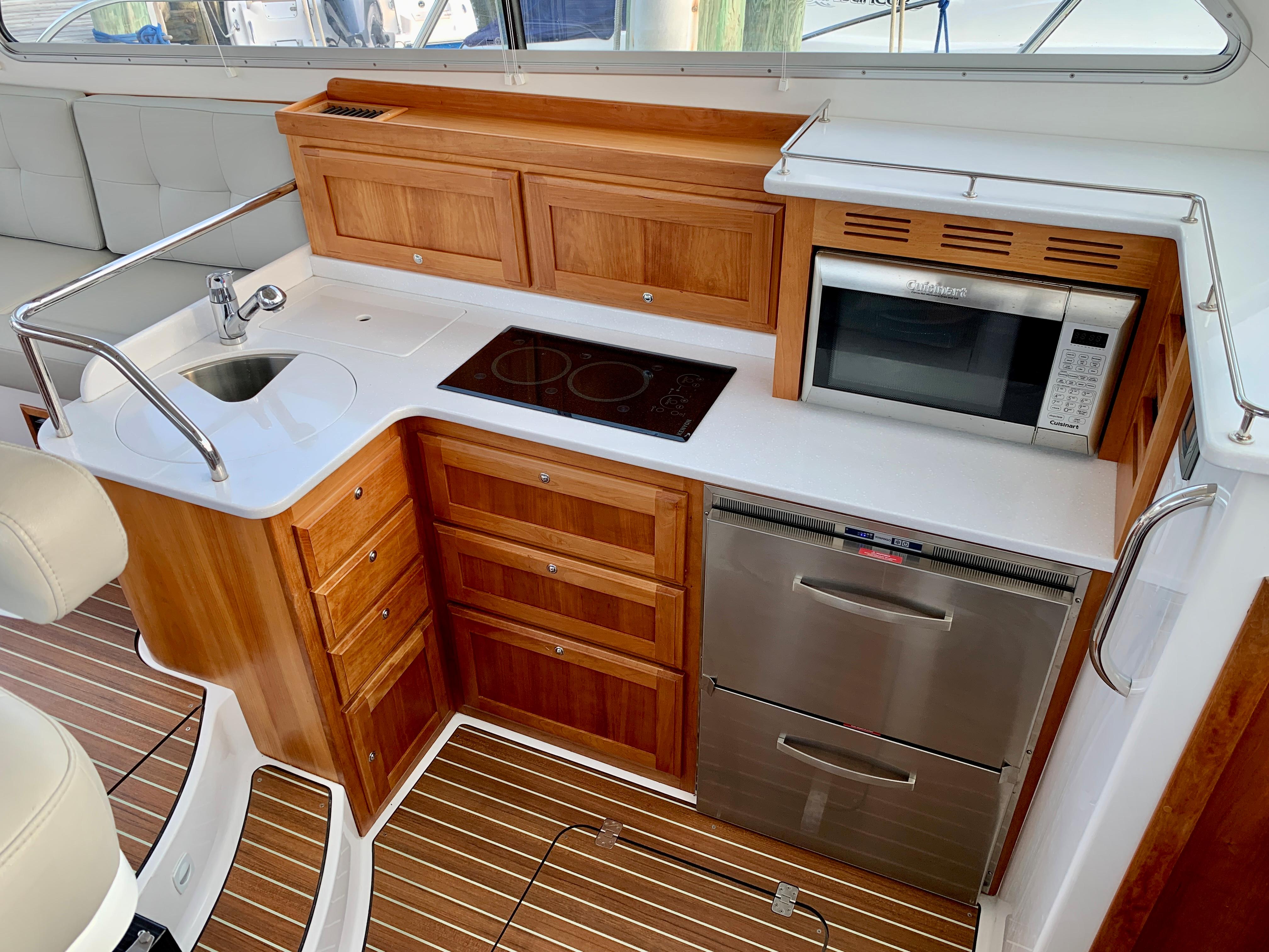 37 ft Back Cove 37 Galley