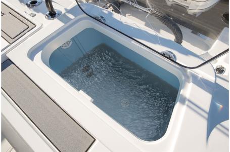 2021 Mako boat for sale, model of the boat is 414 CC & Image # 29 of 31