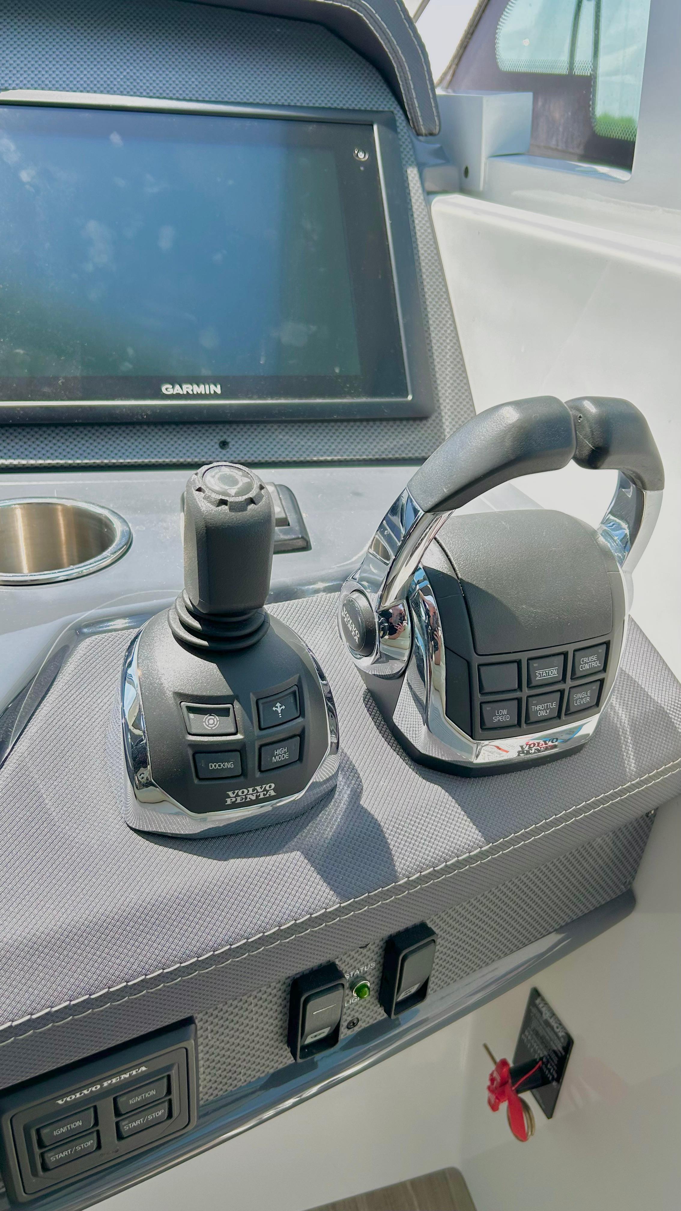 2017-crusiers-yachts-45-cantius-power-9780755-20250503010008794-1_XLARGE