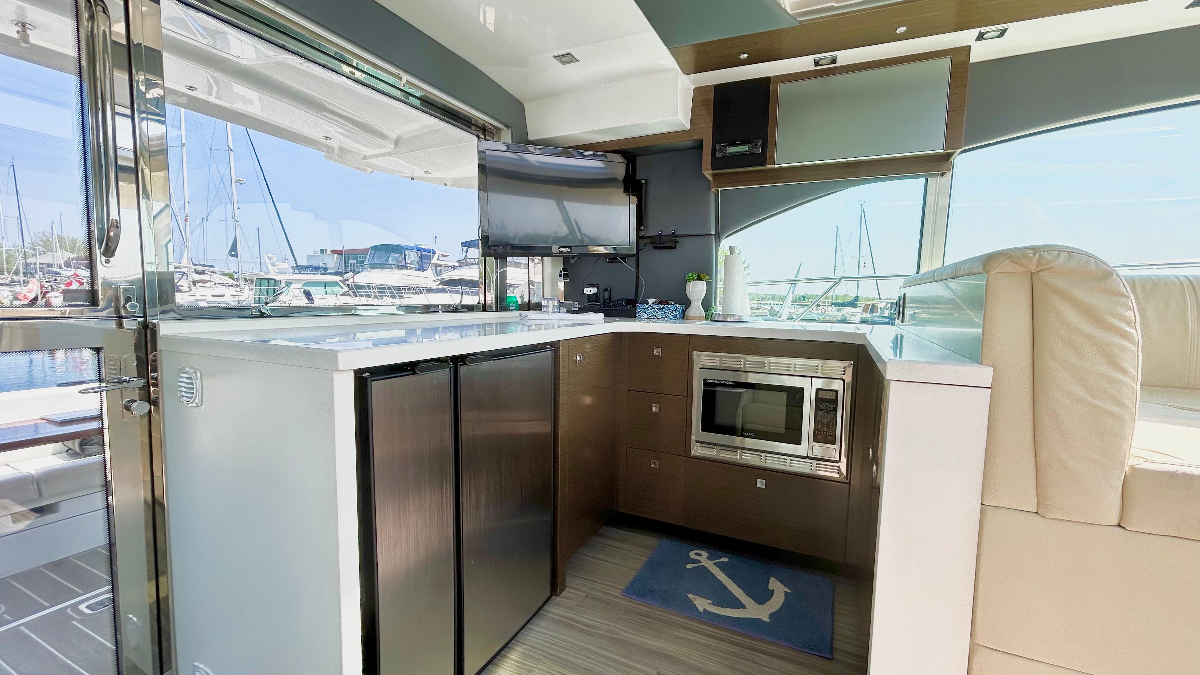 2017-crusiers-yachts-45-cantius-power-9780755-20250503010019457-1_XLARGE