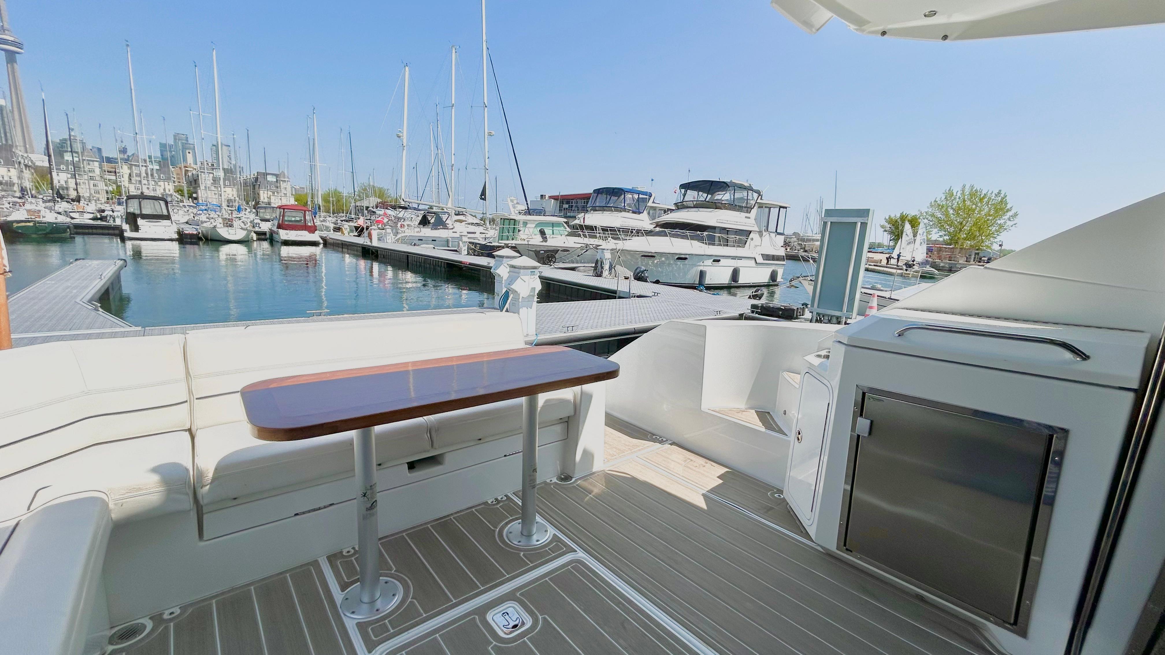 2017-crusiers-yachts-45-cantius-power-9780755-20250503010027417-1_XLARGE