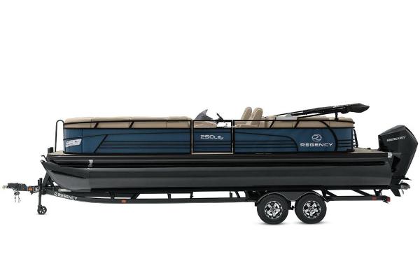 2021 Regency boat for sale, model of the boat is 250 LE3 & Image # 12 of 76