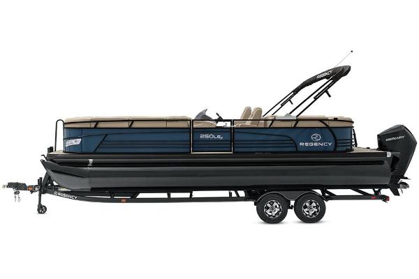 2021 Regency boat for sale, model of the boat is 250 LE3 & Image # 13 of 76