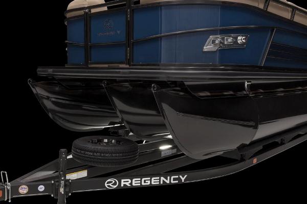 2022 Regency boat for sale, model of the boat is 250 LE3 & Image # 45 of 77