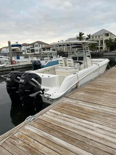 32' Boston Whaler, Listing Number 100906176, - Photo No. 2