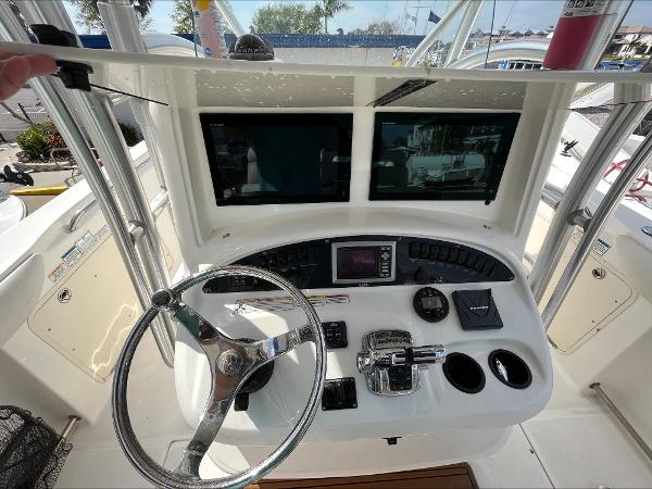 32' Boston Whaler, Listing Number 100906176, Image No. 10