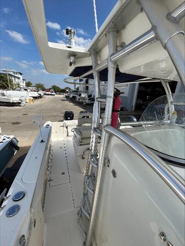 32' Boston Whaler, Listing Number 100906176, - Photo No. 11