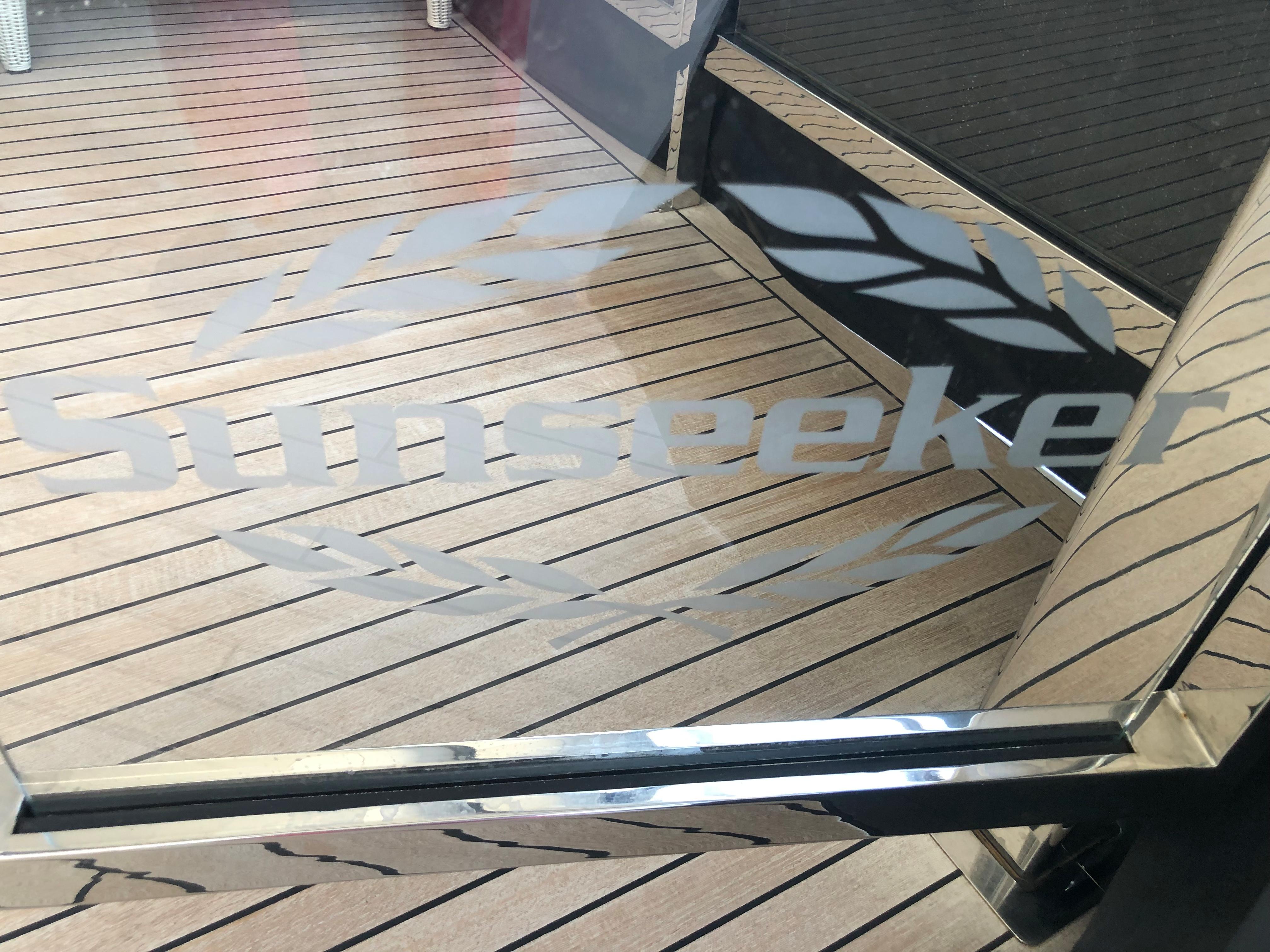 2021 Sunseeker 88 Yacht