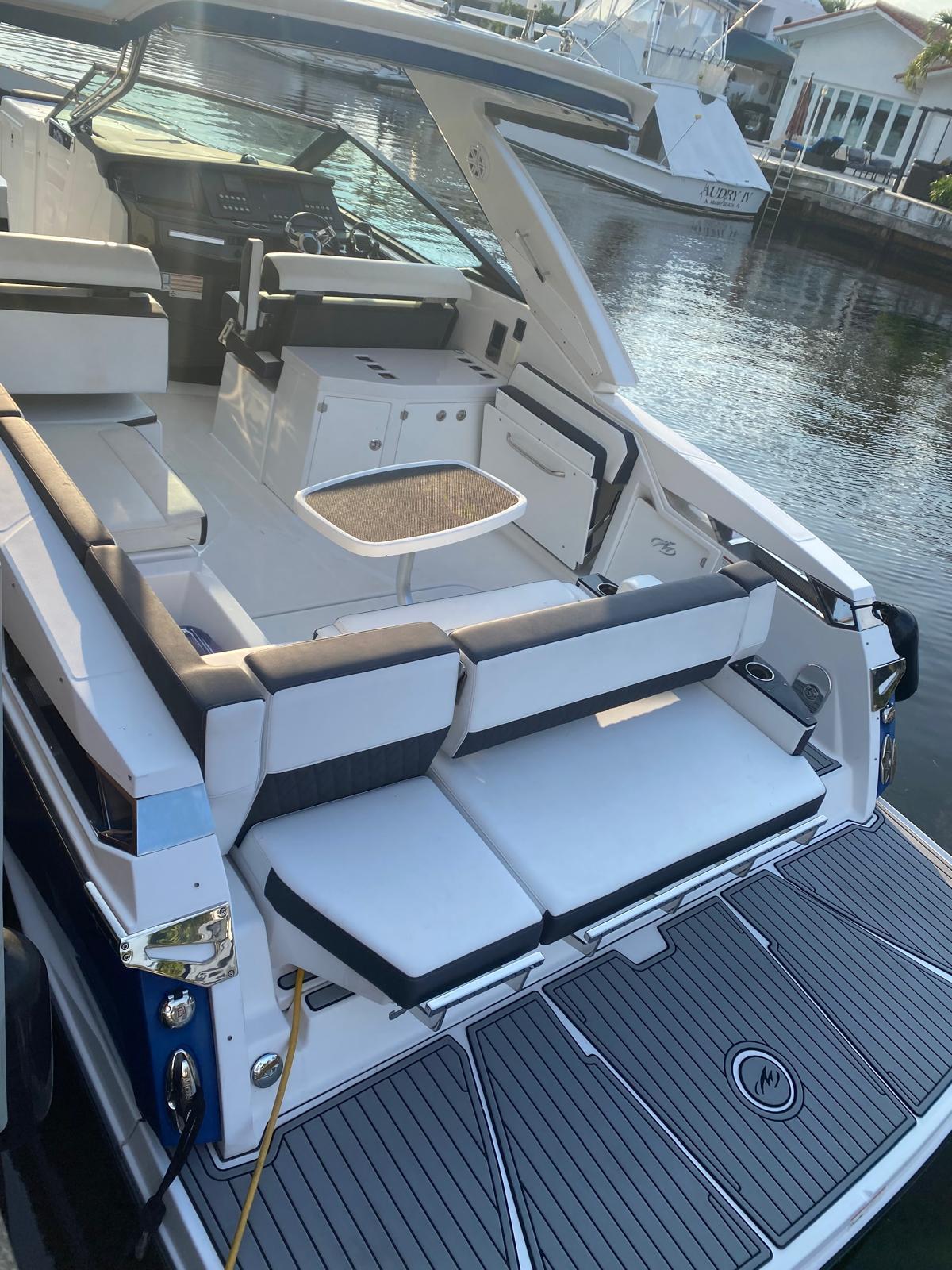 2019-monterey-385-se-power-9770766-20250424132701083-1_XLARGE