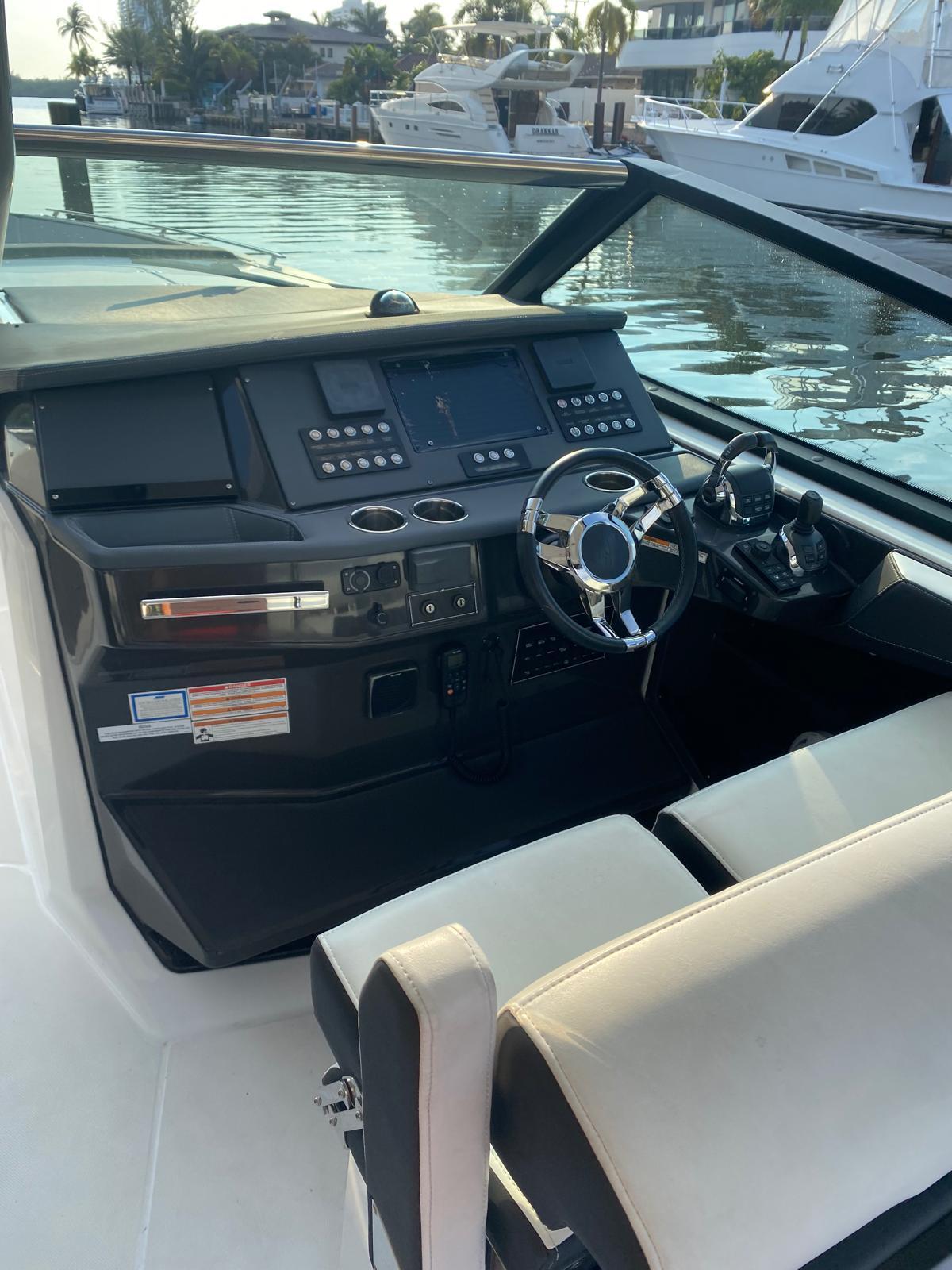 2019-monterey-385-se-power-9770766-20250424132715105-1_XLARGE