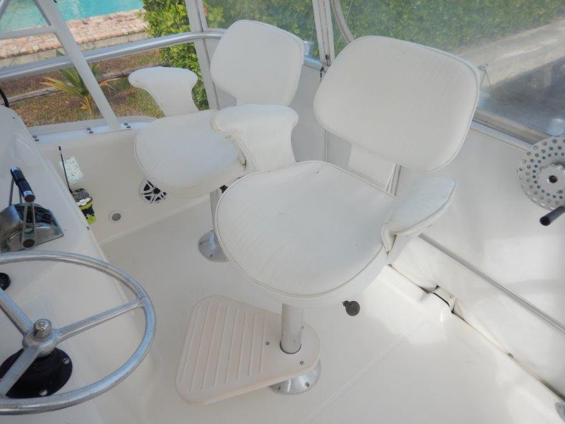 Riviera 43 FULL CIRCLE - Twin Helm Chairs
