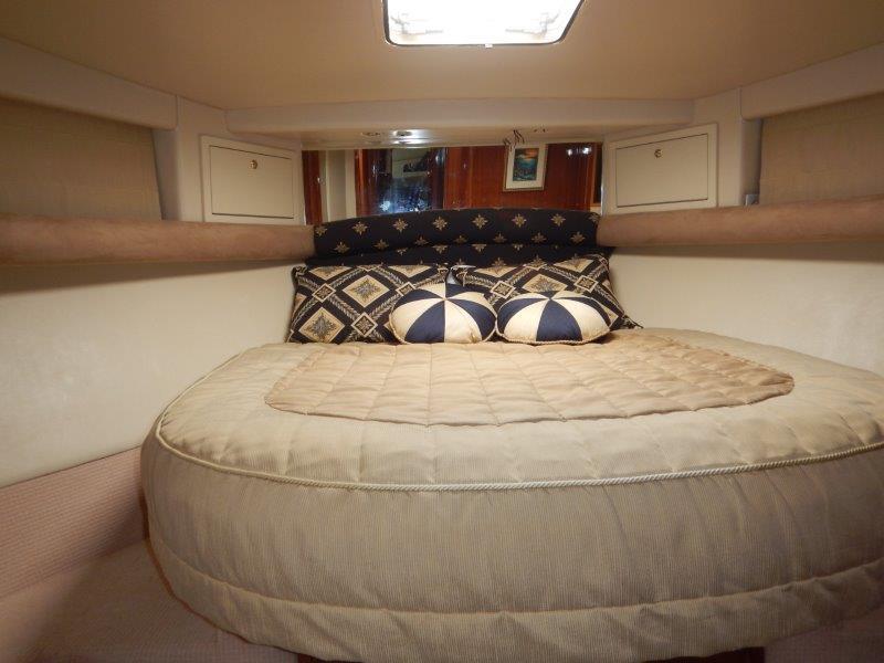 Riviera 43 FULL CIRCLE -  Master Stateroom Island Berth