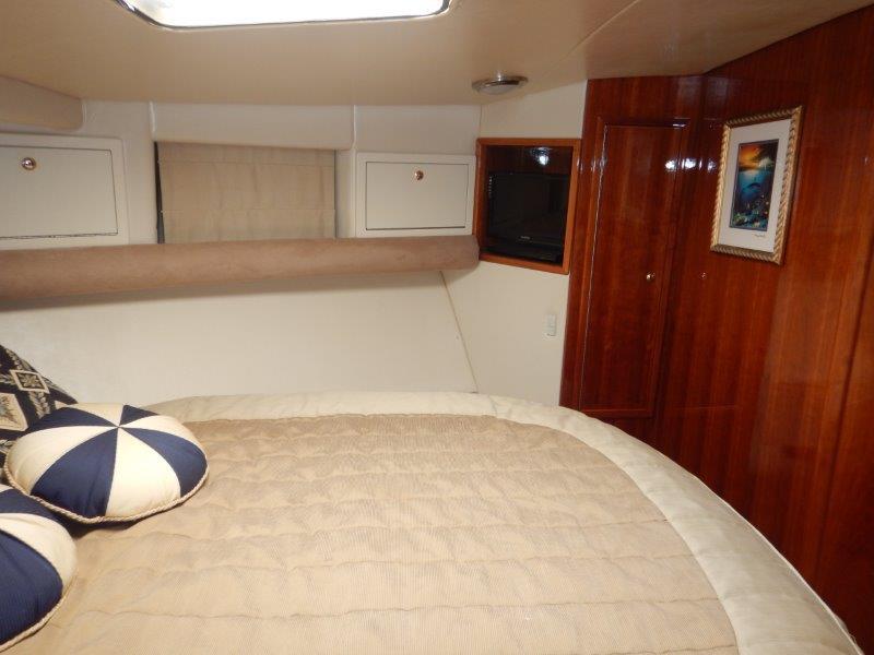 Riviera 43 FULL CIRCLE - Master Stateroom Queen Berth & TV