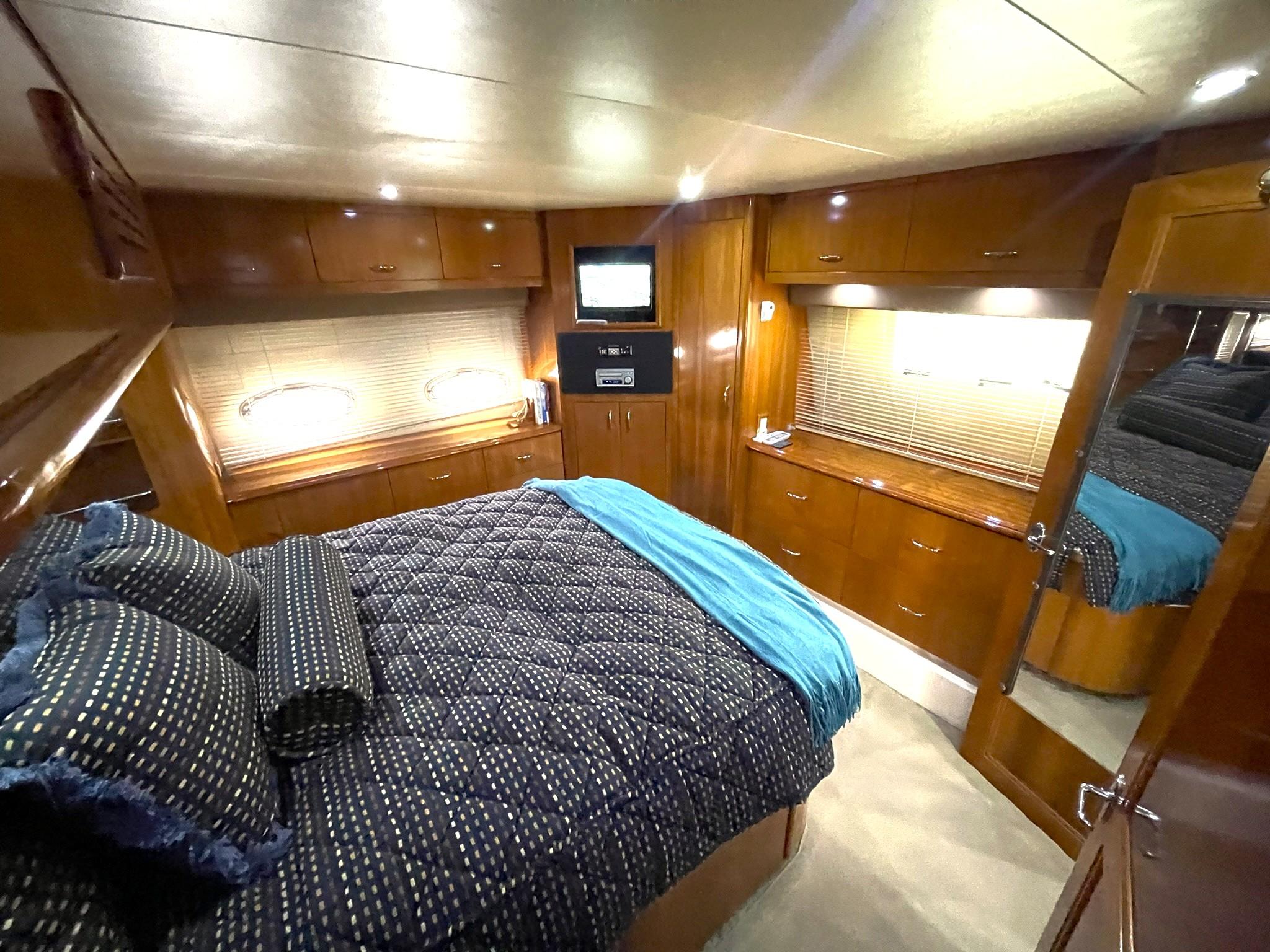 2006-carver-466-motor-yacht-power-9800780-20250520065532792-1_XLARGE