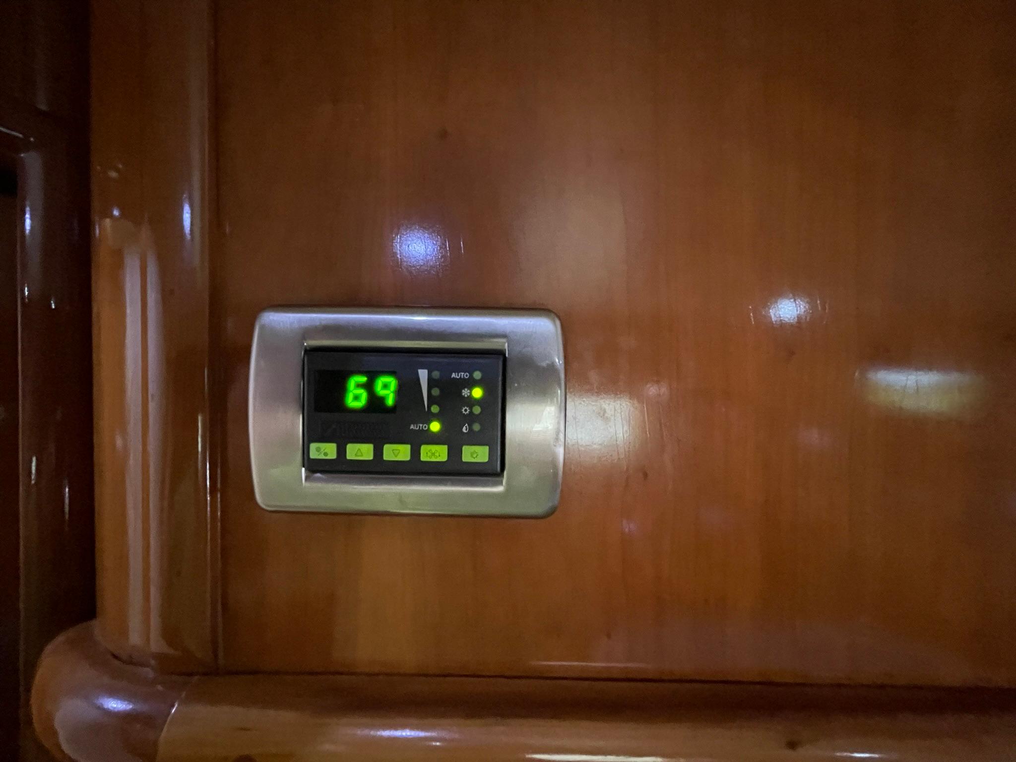 2006-carver-466-motor-yacht-power-9800780-20250520065536791-1_XLARGE
