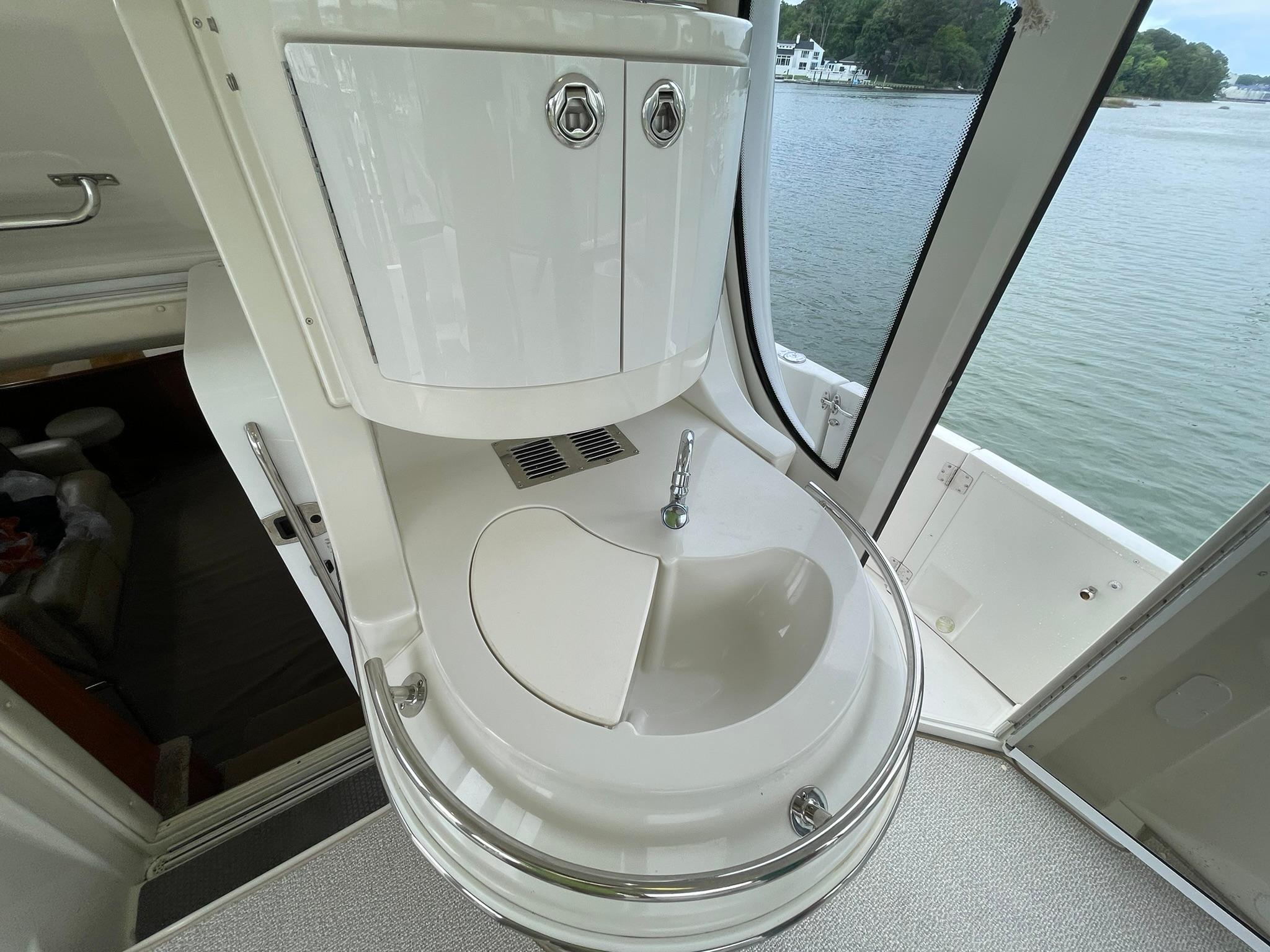 2006-carver-466-motor-yacht-power-9800780-20250520070936384-1_XLARGE