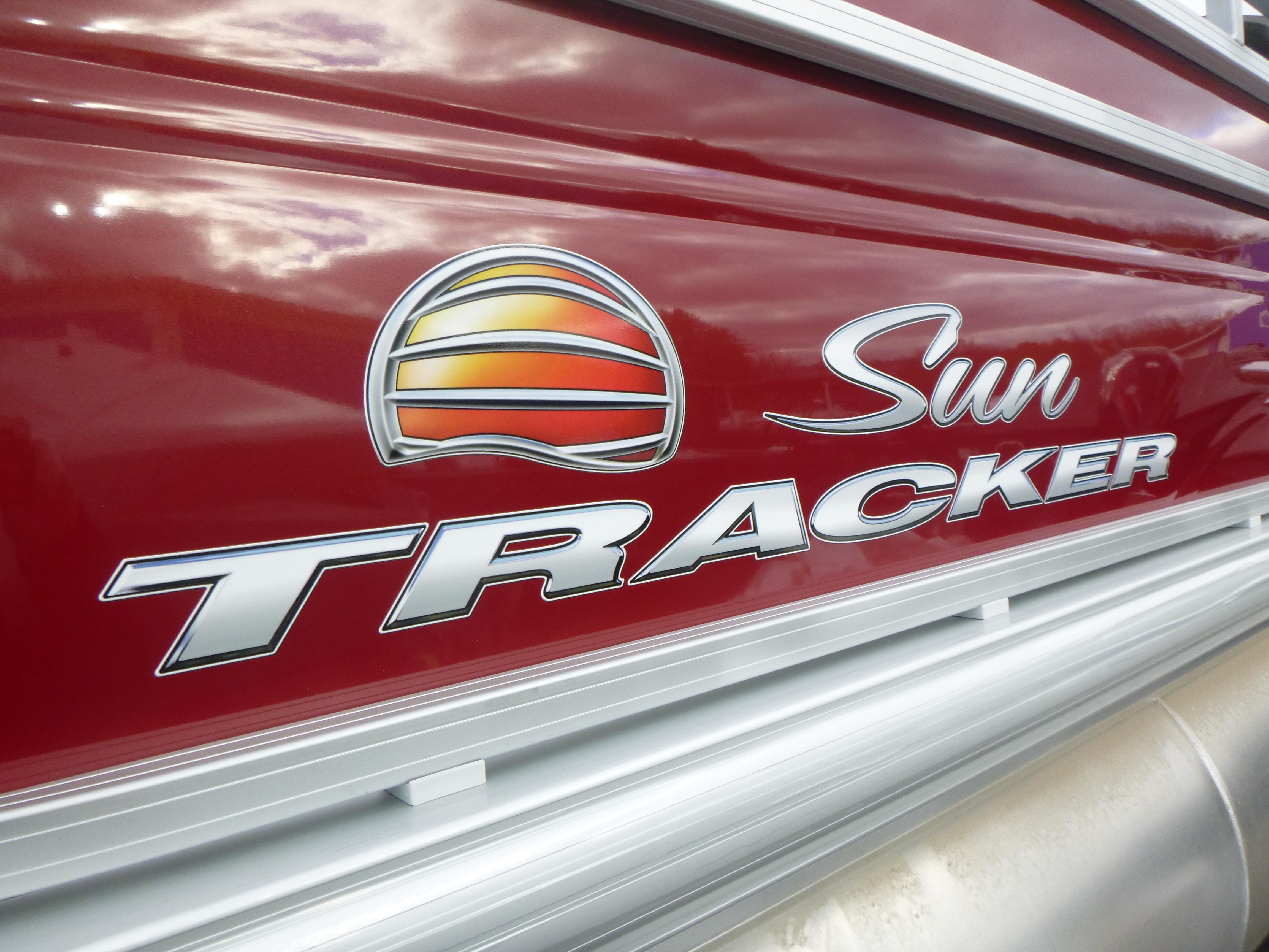 2025 Sun Tracker Party Barge 20 DLX Gallery