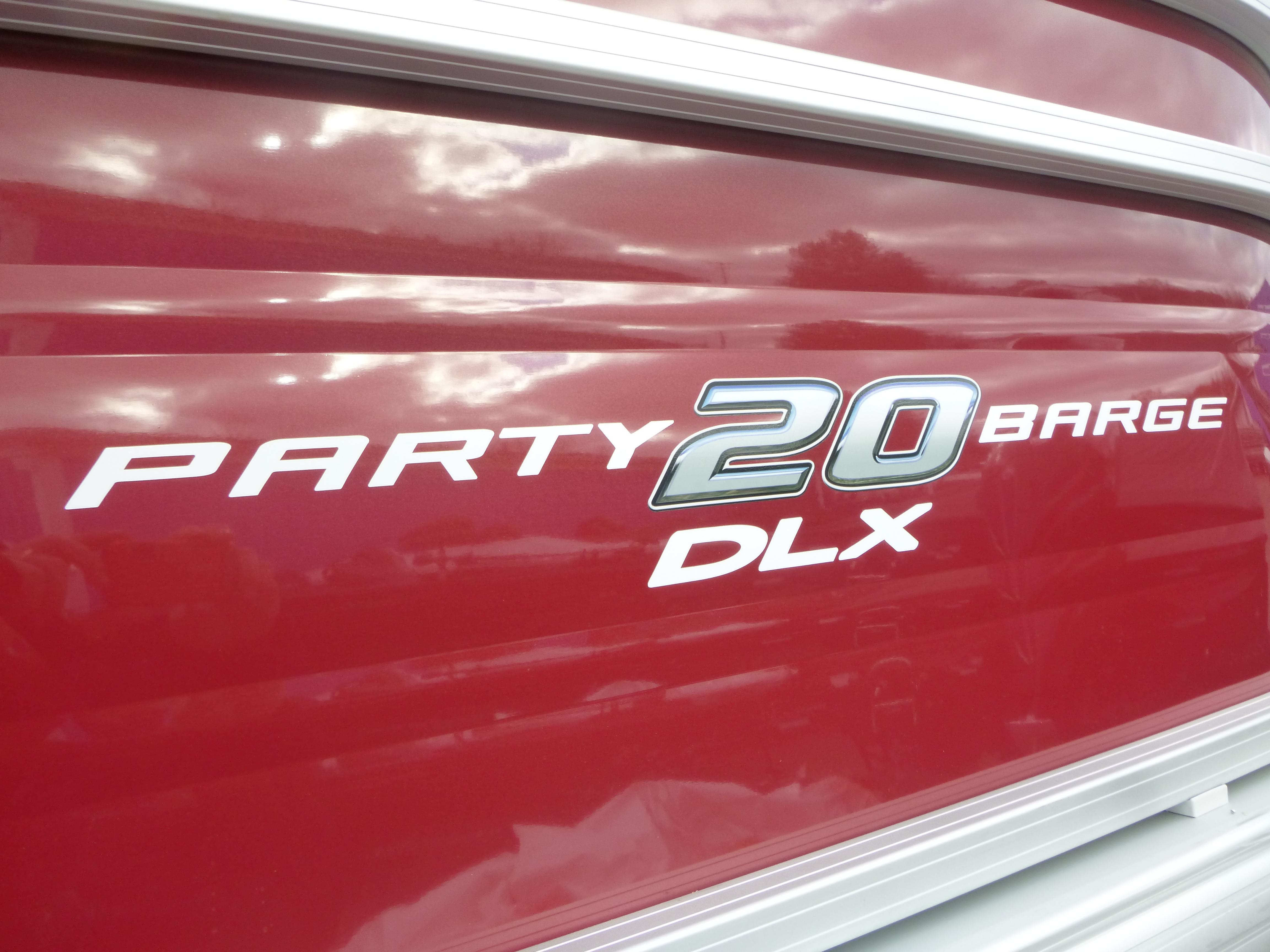 2025 Sun Tracker Party Barge 20 DLX Gallery