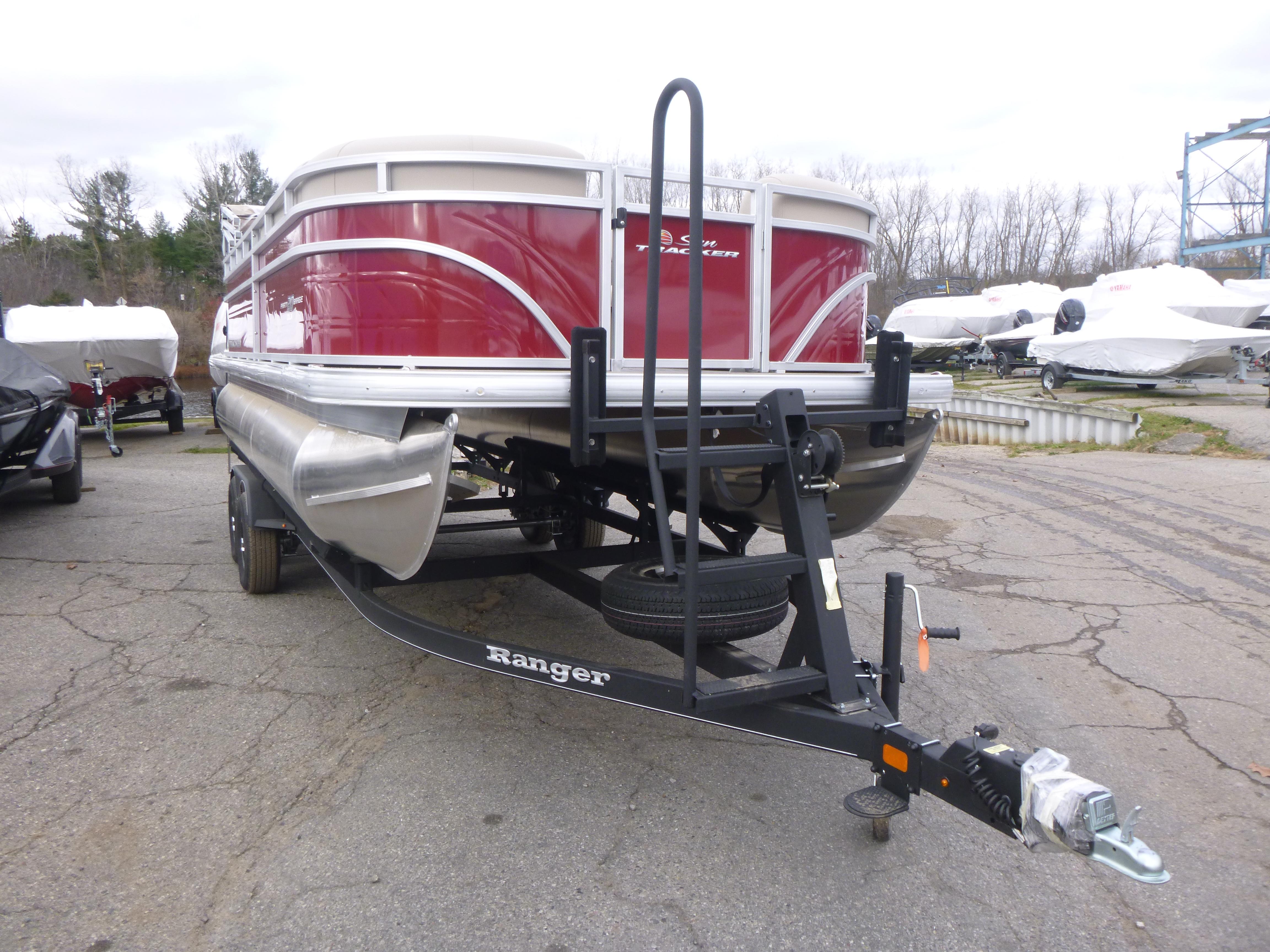 2025 Sun Tracker Party Barge 20 DLX Gallery