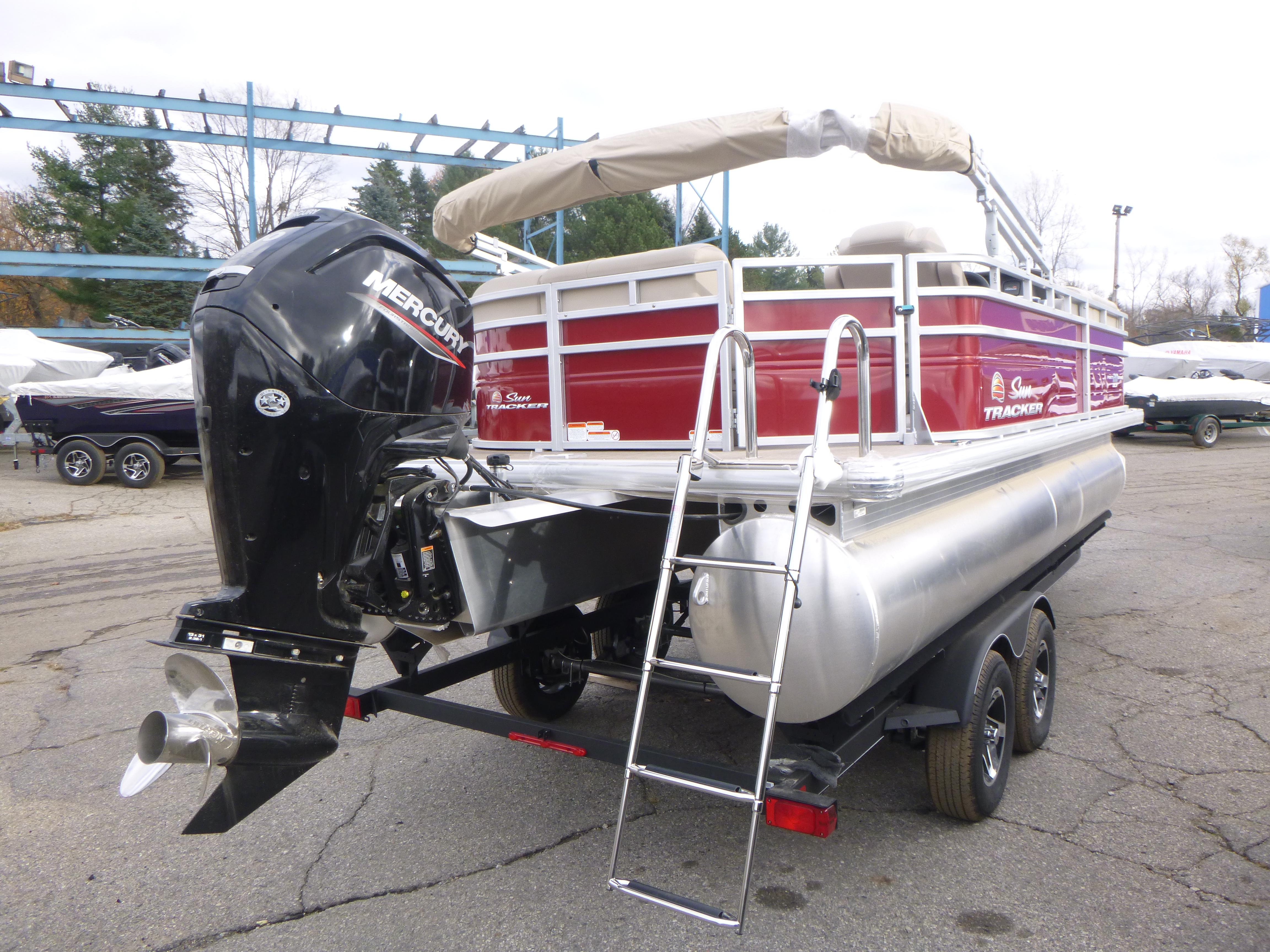 2025 Sun Tracker Party Barge 20 DLX Gallery